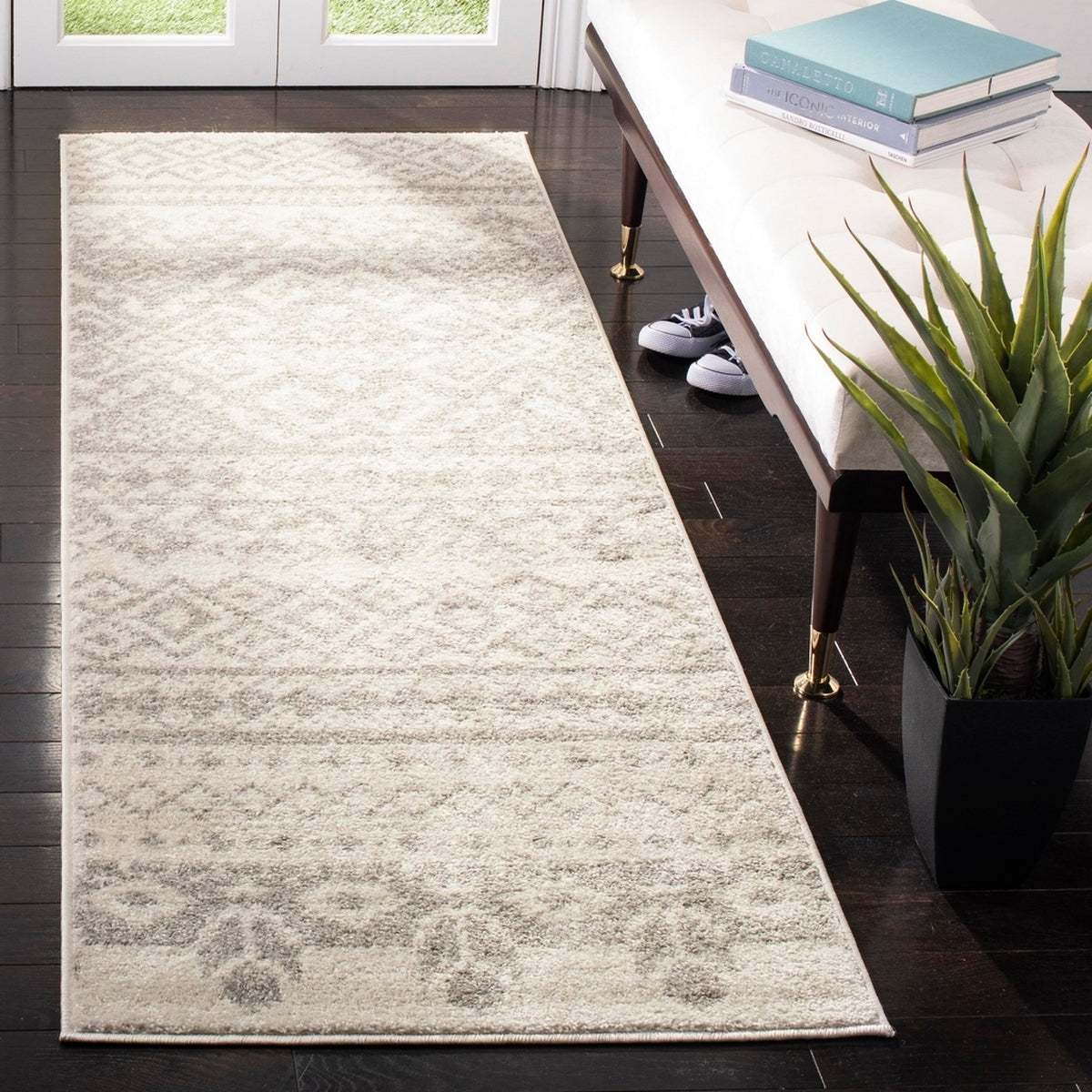 Stylish Adirondack Area Rug - Power Loomed with Jute & Polypropylene, 19MM Pile