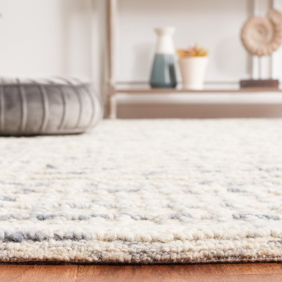 Exquisite Hand-Tufted Contemporary Rug - 80% Wool, Luxury Design from India for Your Home