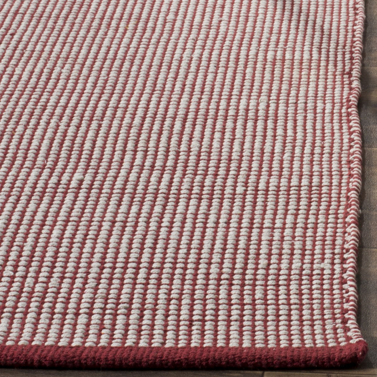 Exquisite Hand - Woven Cotton Floor Rug from India: A Timeless and Elegant Addition for Home Decor and Comfort