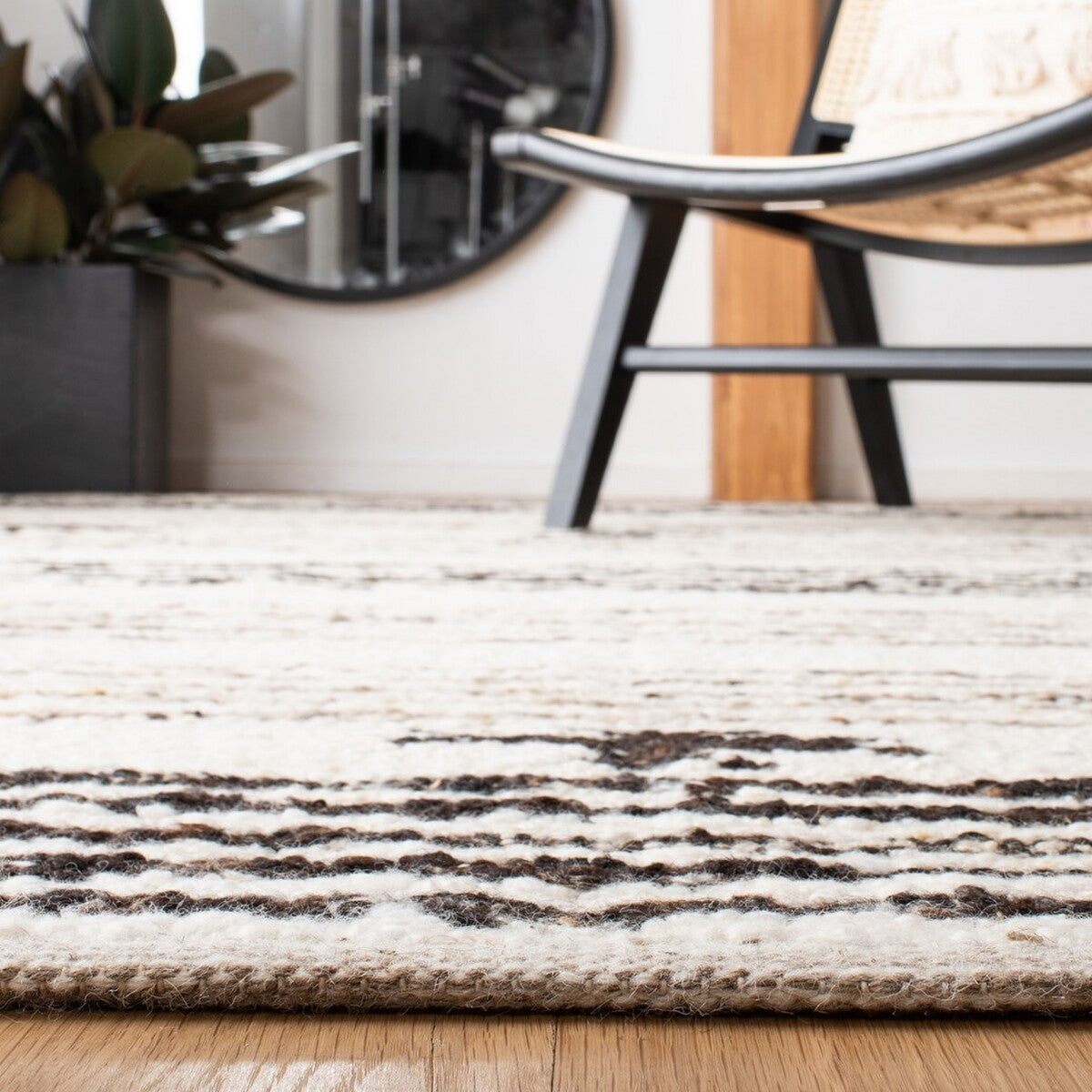 Exquisite Natura Hand - Woven Wool - Cotton Blend Area Rug for Elegant Home Interior Decor Solutions