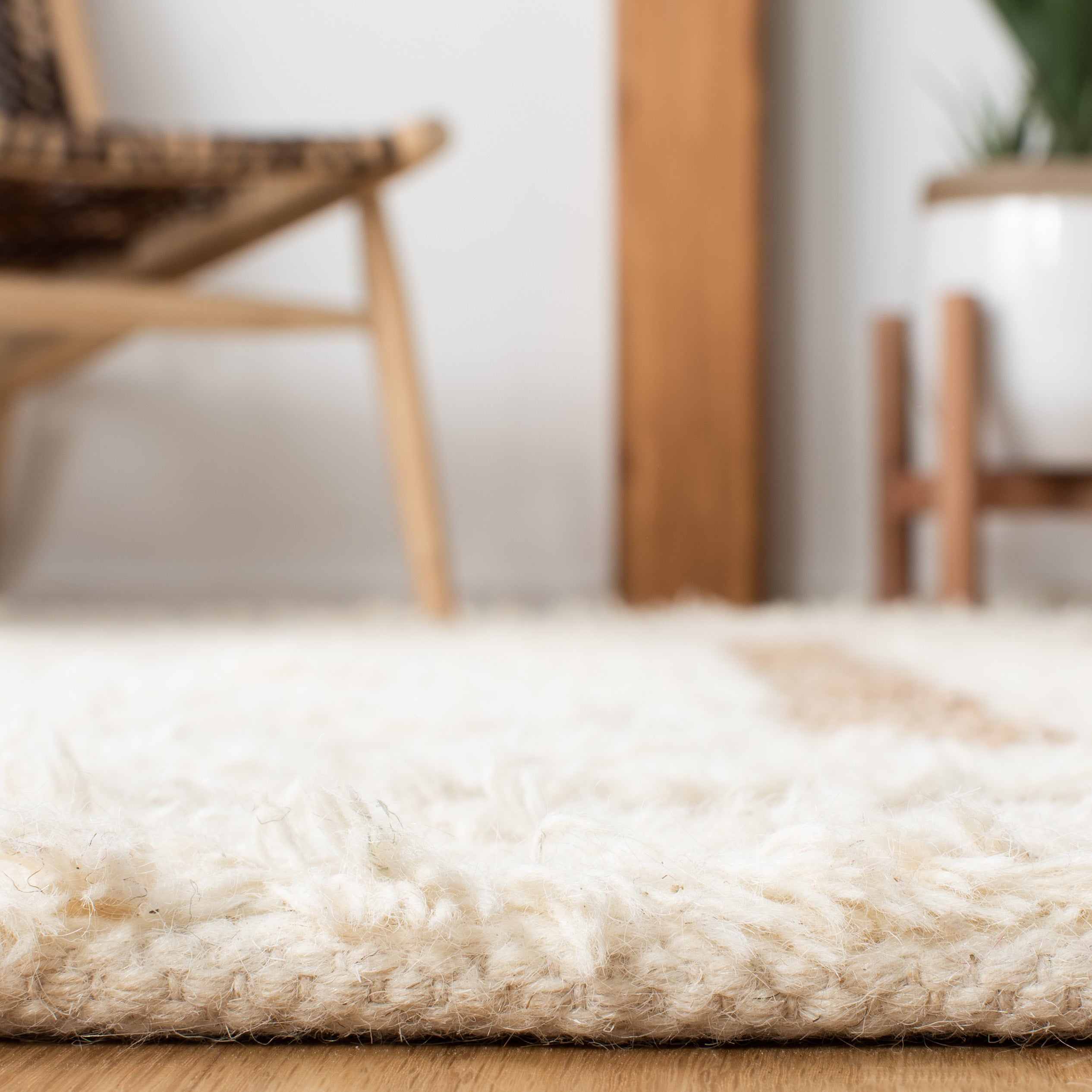 Luxurious Hand - Woven Contemporary Rug: 65% Wool, Jute & Cotton Blend for Every Space