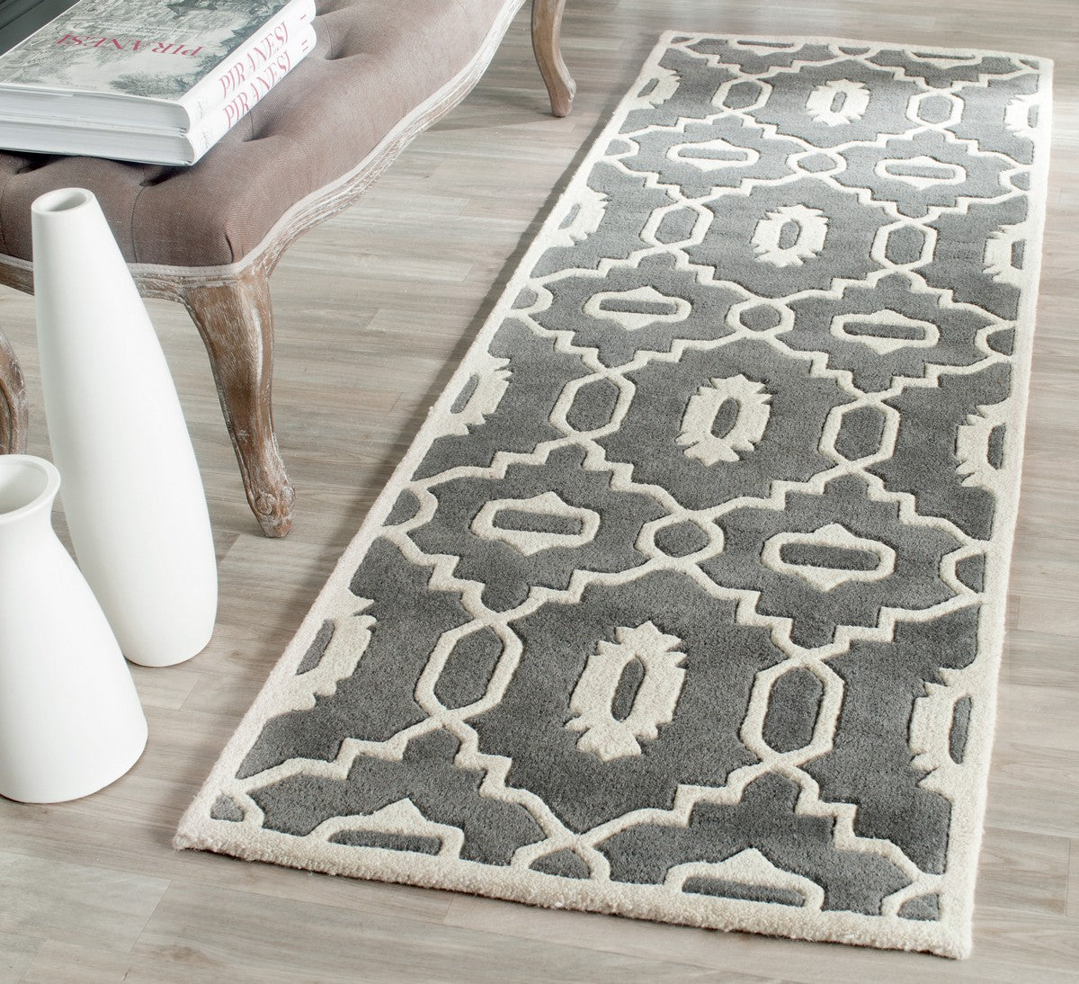 Safavieh Chatham Hand - Tufted Wool Floor Rug with Elegant Moroccan Patterns and a Contemporary Color Scheme for Sophisticated Interior Decor