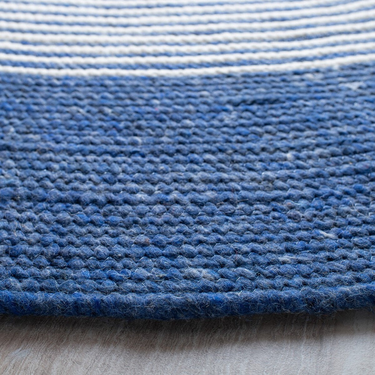 Exquisite Braided Hand - Woven Contemporary Floor Rug Crafted from 60% Wool and 40% Cotton, Perfect for Home Interior Decor