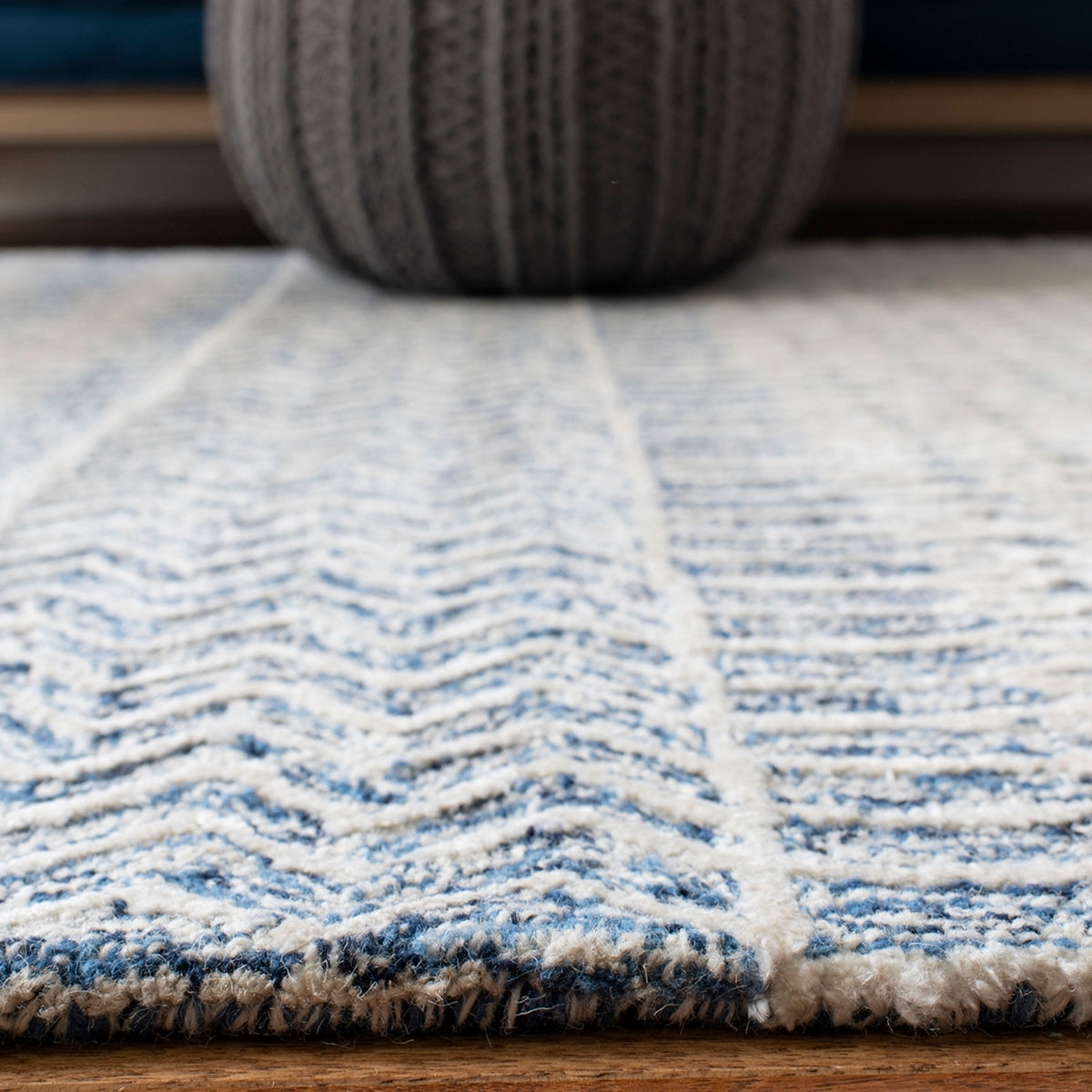 Stylish Square Glamour Tufted Area Rug Crafted from a Luxurious Blend of Wool and Viscose for Elegant Interior Spaces