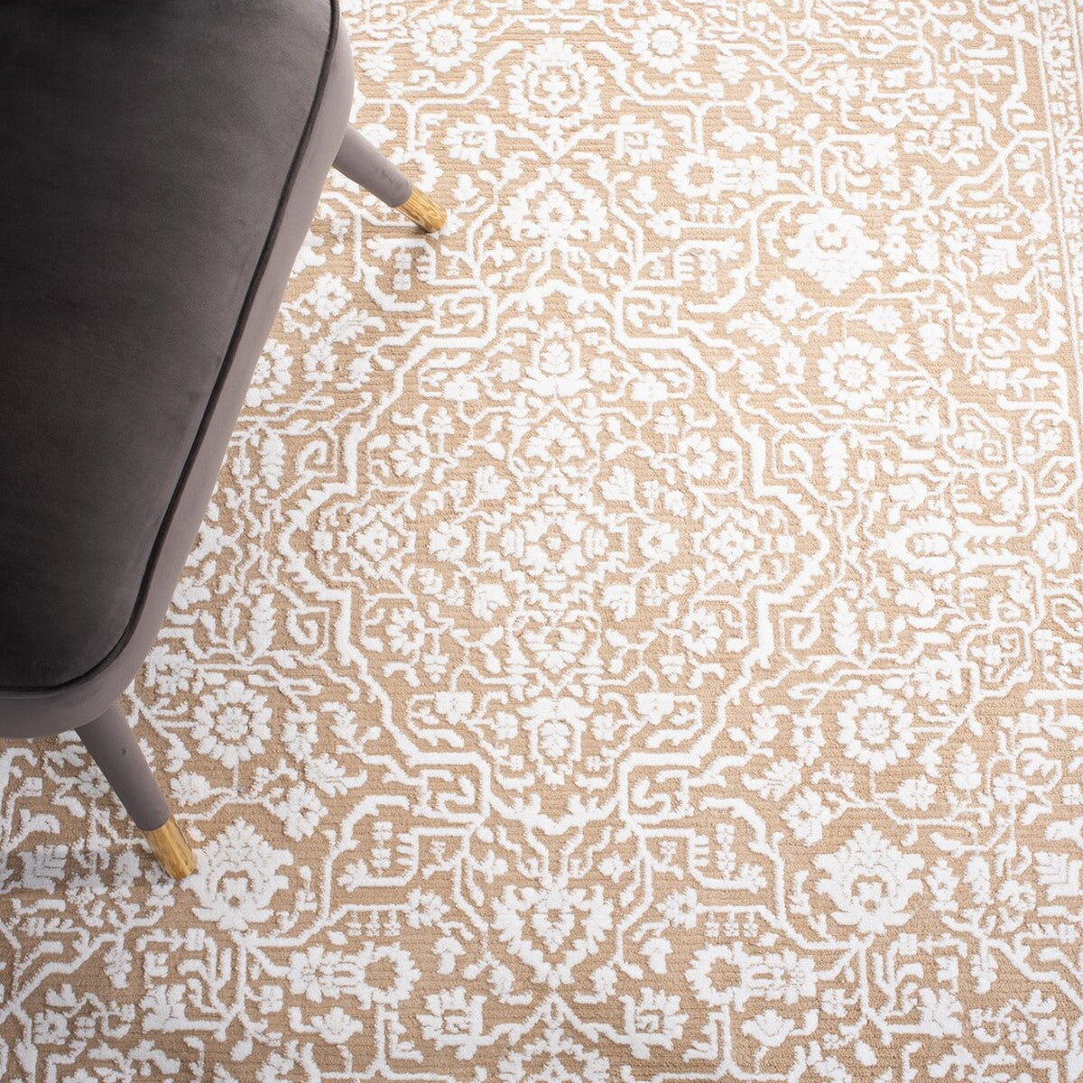 Martha Stewart Stylish Power Loomed Rug in Soft Polypropylene - Polyester Blend for Home Decor