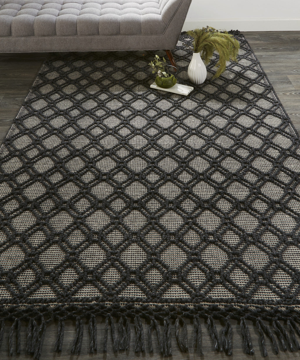 Exquisite Hand - Woven Wool Area Rug with a Stylish Black and Ivory Geometric Pattern and Classic Fringe Trim
