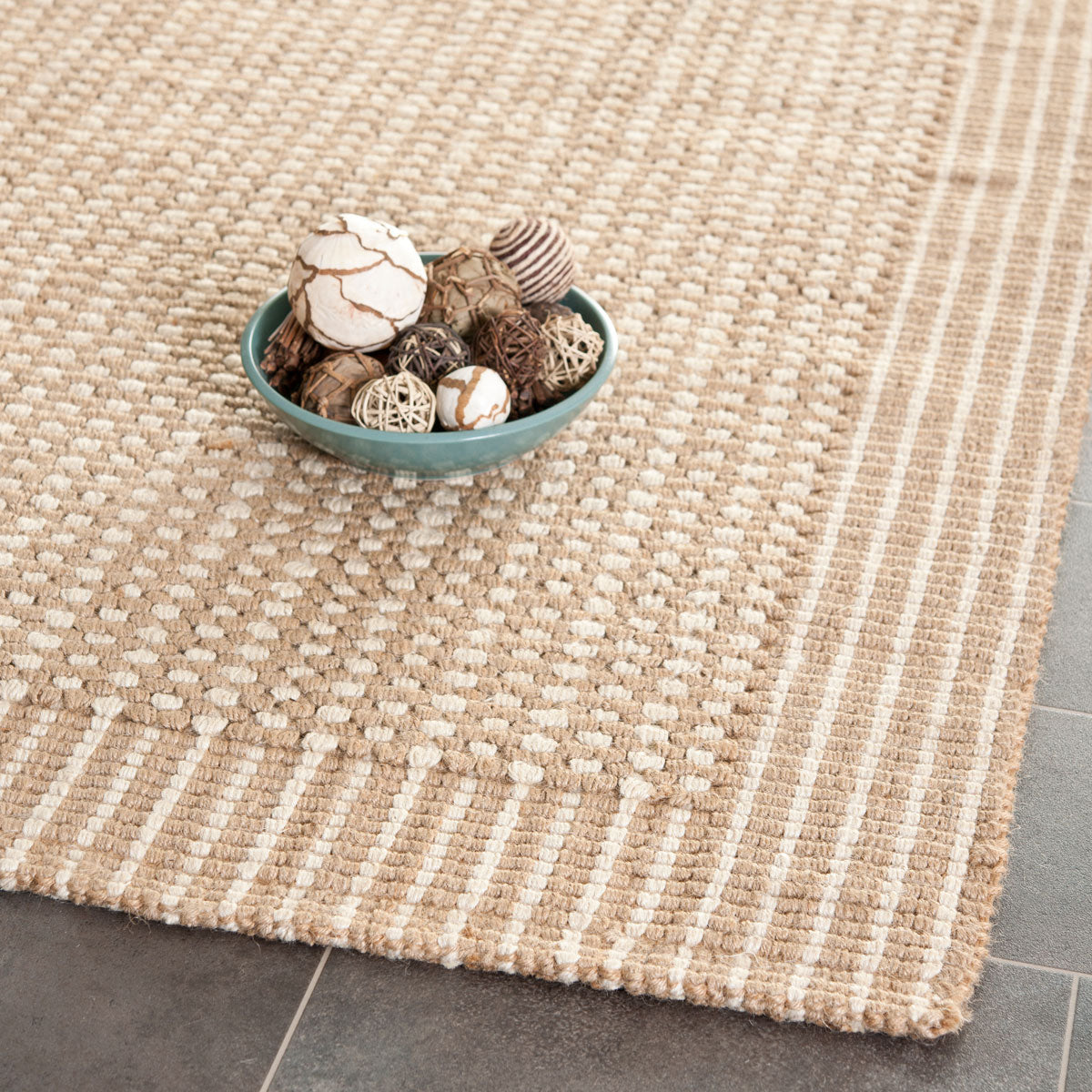 Eco-Friendly Soft Jute Hand Woven Rug in Coastal Chic Style for Beach Homes
