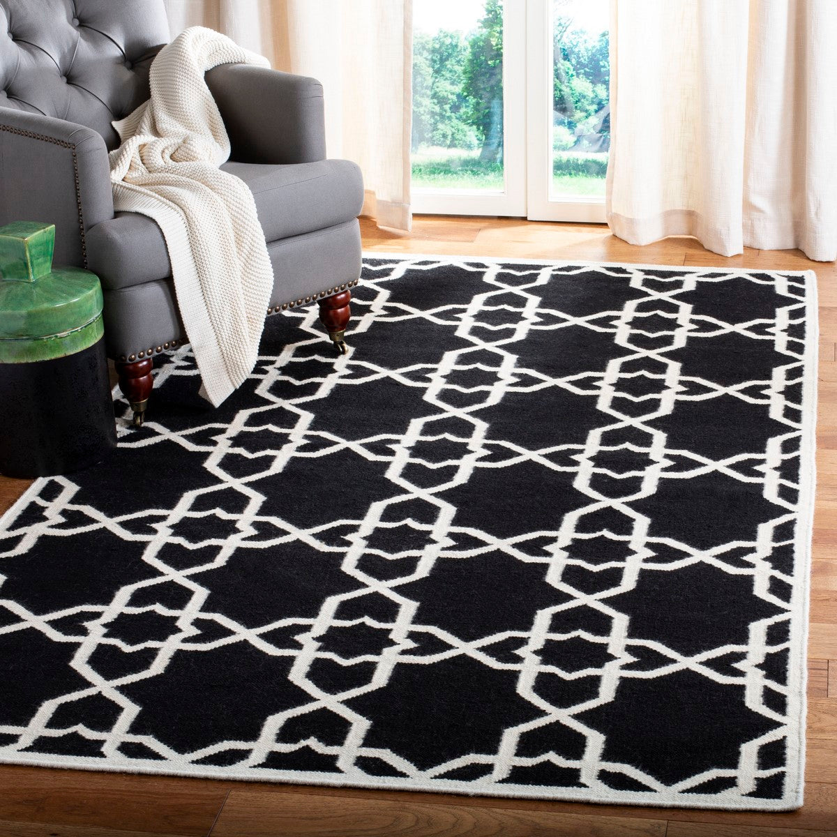 Artisan-Crafted Luxury Hand-Woven Flat Weave Dhurries Rug with Timeless Geometric Patterns and Premium Wool