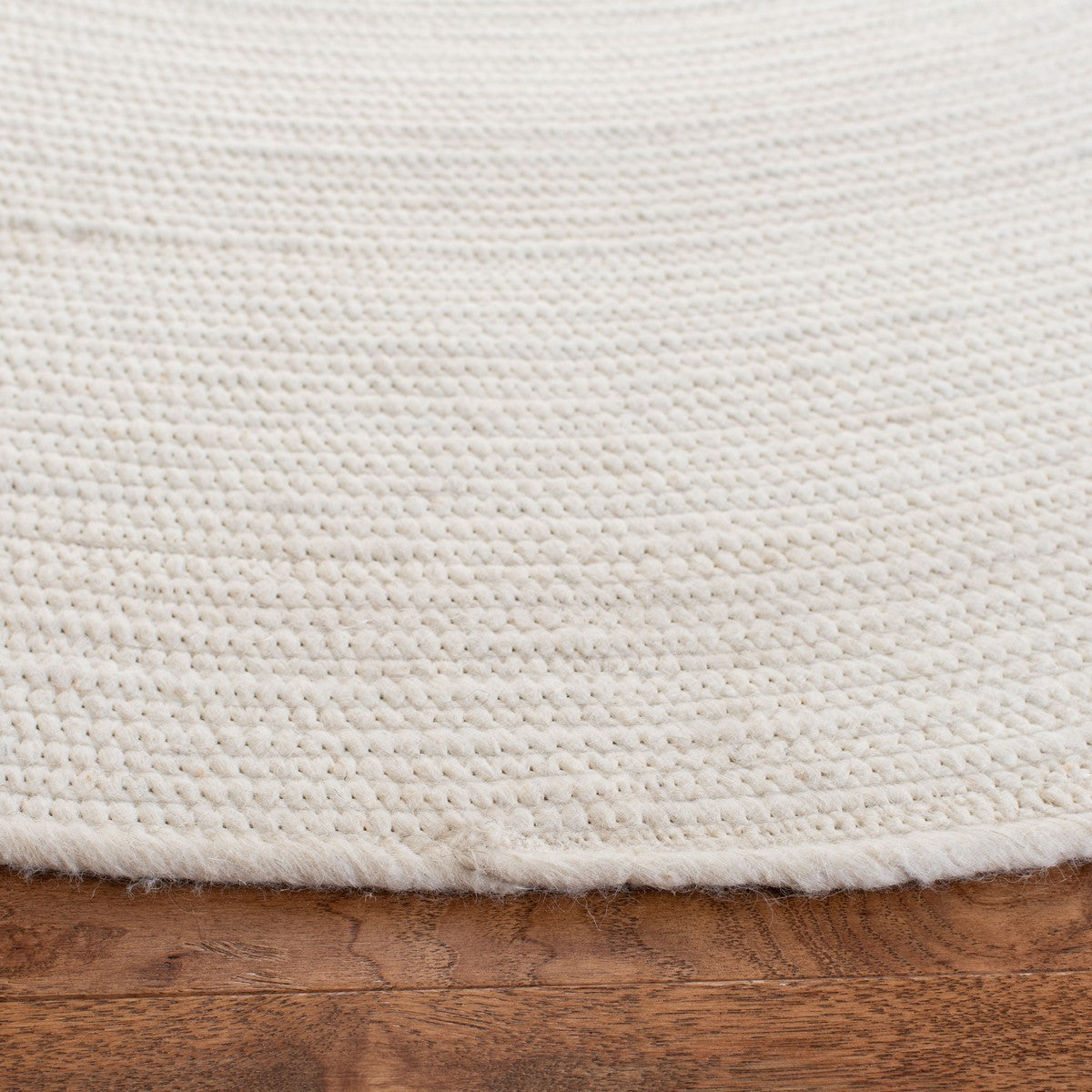 Stylish and Durable Hand - Braided Contemporary Rug: 60% Wool, 40% Cotton