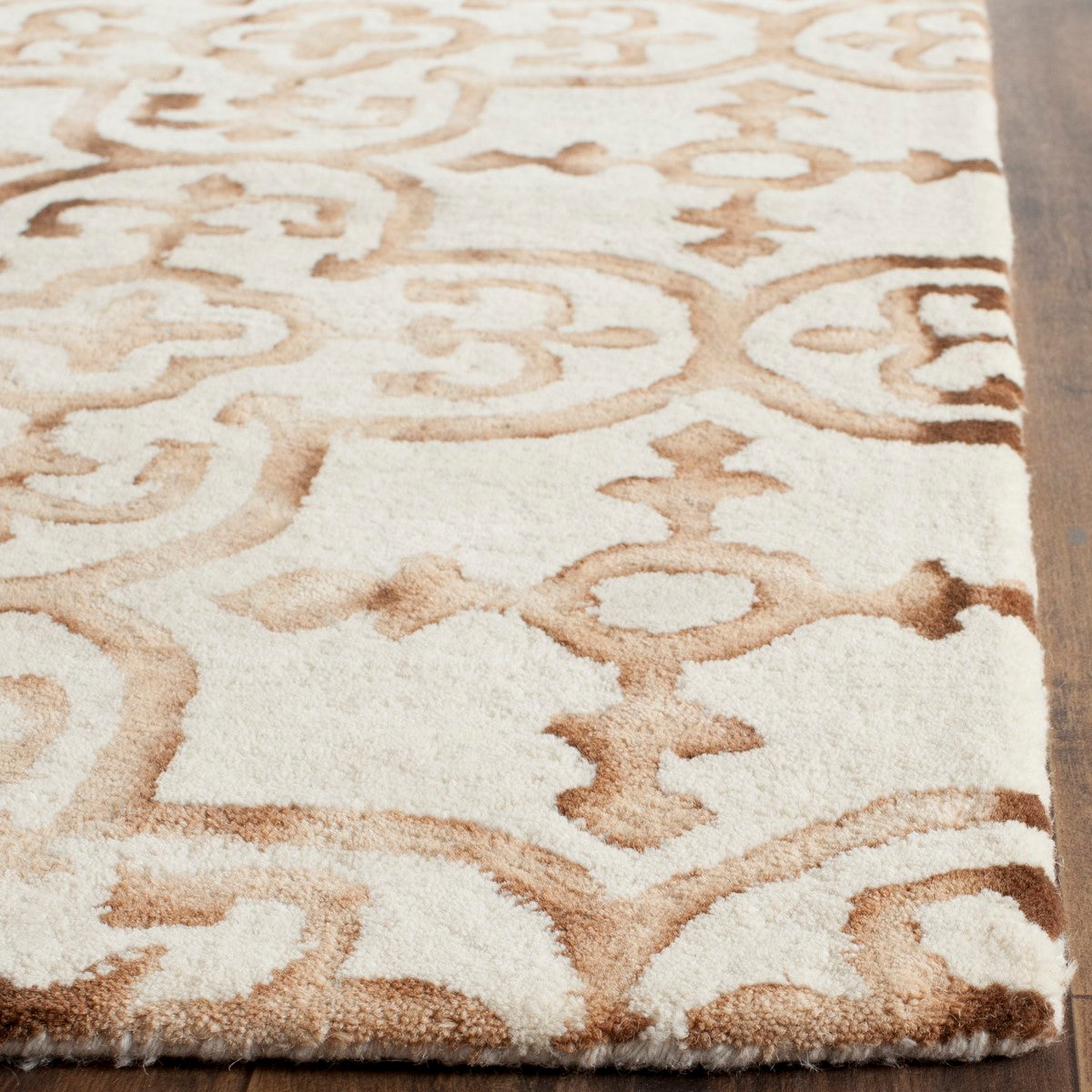 Safavieh Dip Hand-Tufted Wool Rug - Modern Moroccan Design in Navy & Ivory