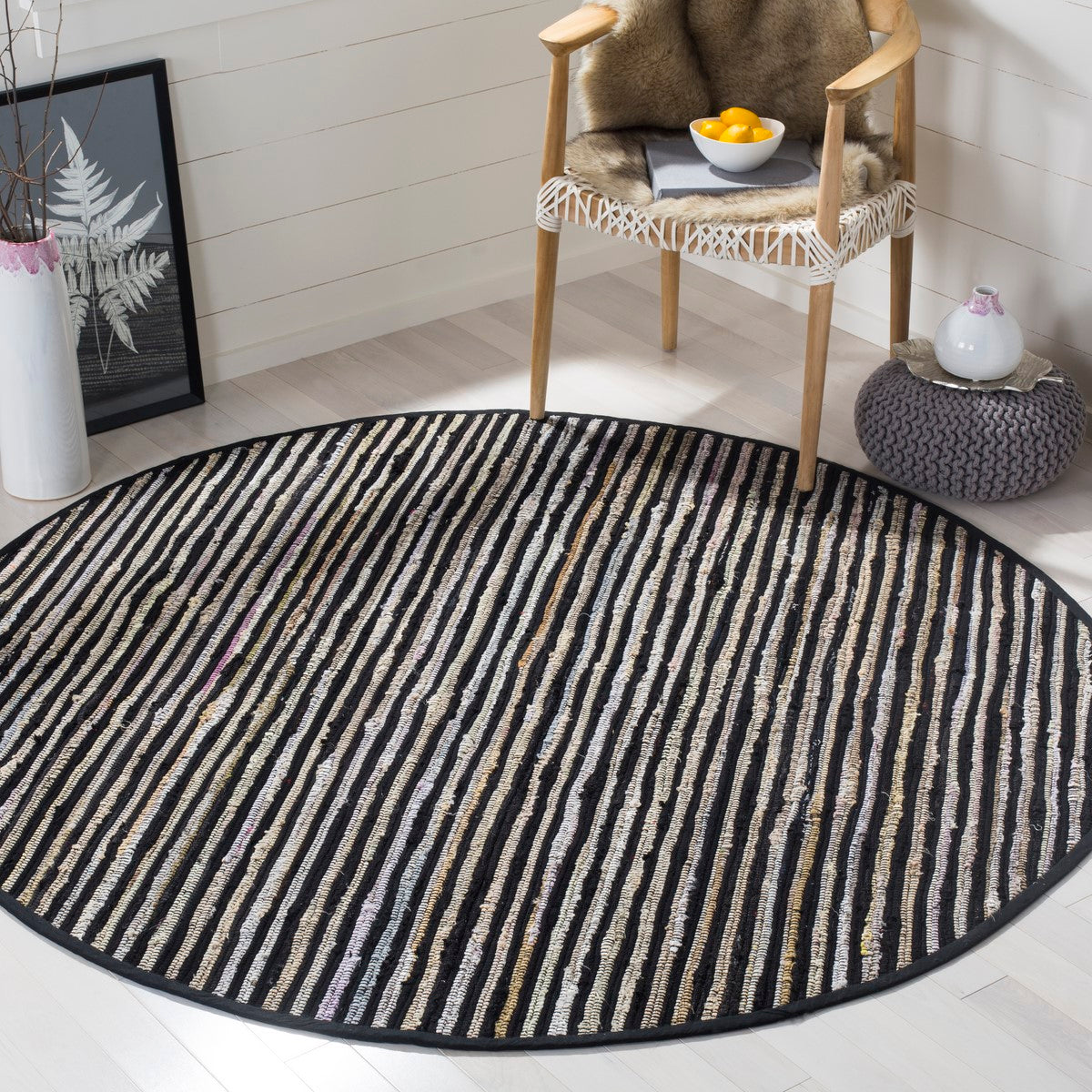 Exquisite Hand - Woven Rag Rug Collection in Vibrant Cotton Pile Design Crafted by Indian Artisans for a Classic and Timeless Aesthetic