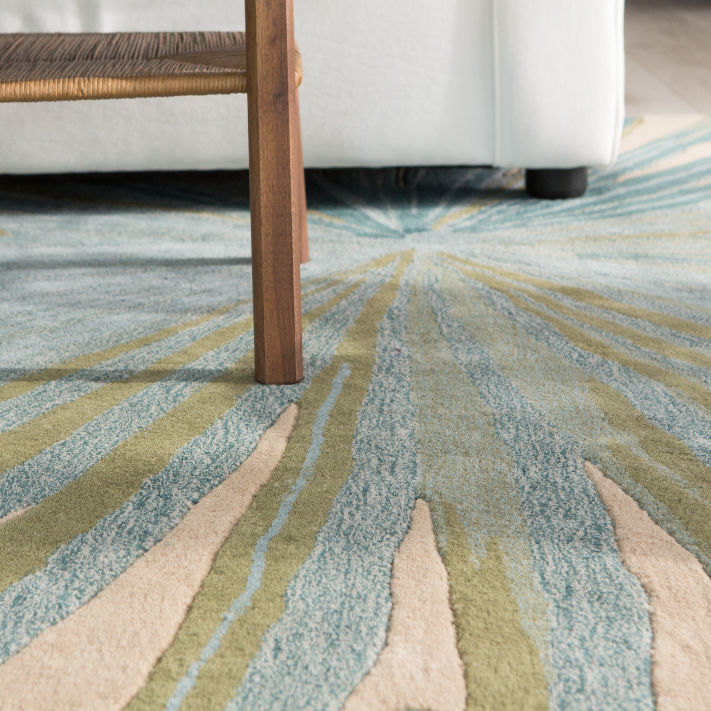 Stylish Coastal Seaside Palmetto 100% Wool Hand-Tufted Tropical Design Area Rug for Decorating Fashionable Indoor Spaces