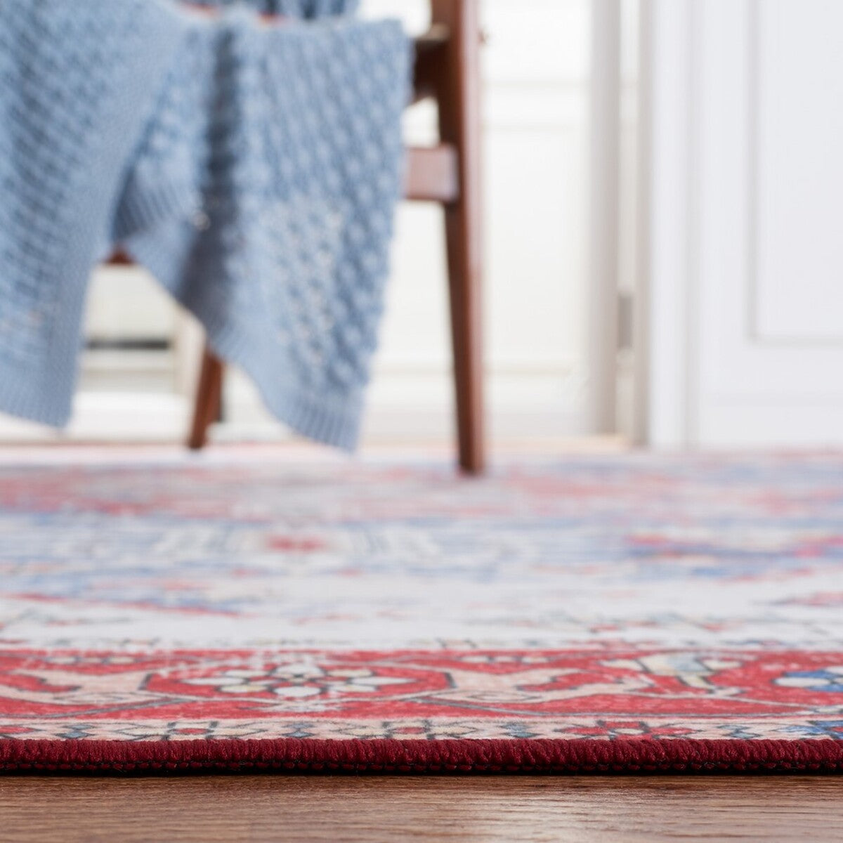 Tucson Traditional Power Loomed Polyester Rug - Non-Slip, Machine Washable for Simple Care