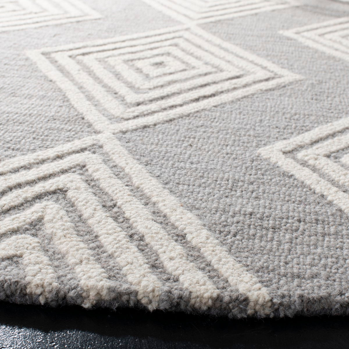 Safavieh Luxury Hand - Tufted Blossom Wool Pile Area Rug for Exquisite Home Decor