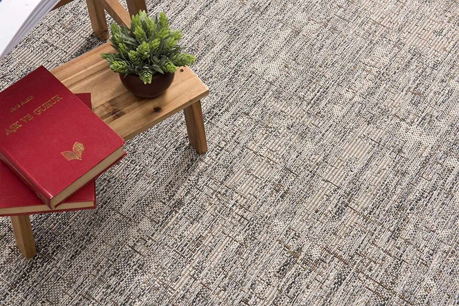 Exquisite Ivory Abstract Power Loom Runner Rug for a Warm and Fashionable Home Decor, Ideal for Hallways and Living Spaces