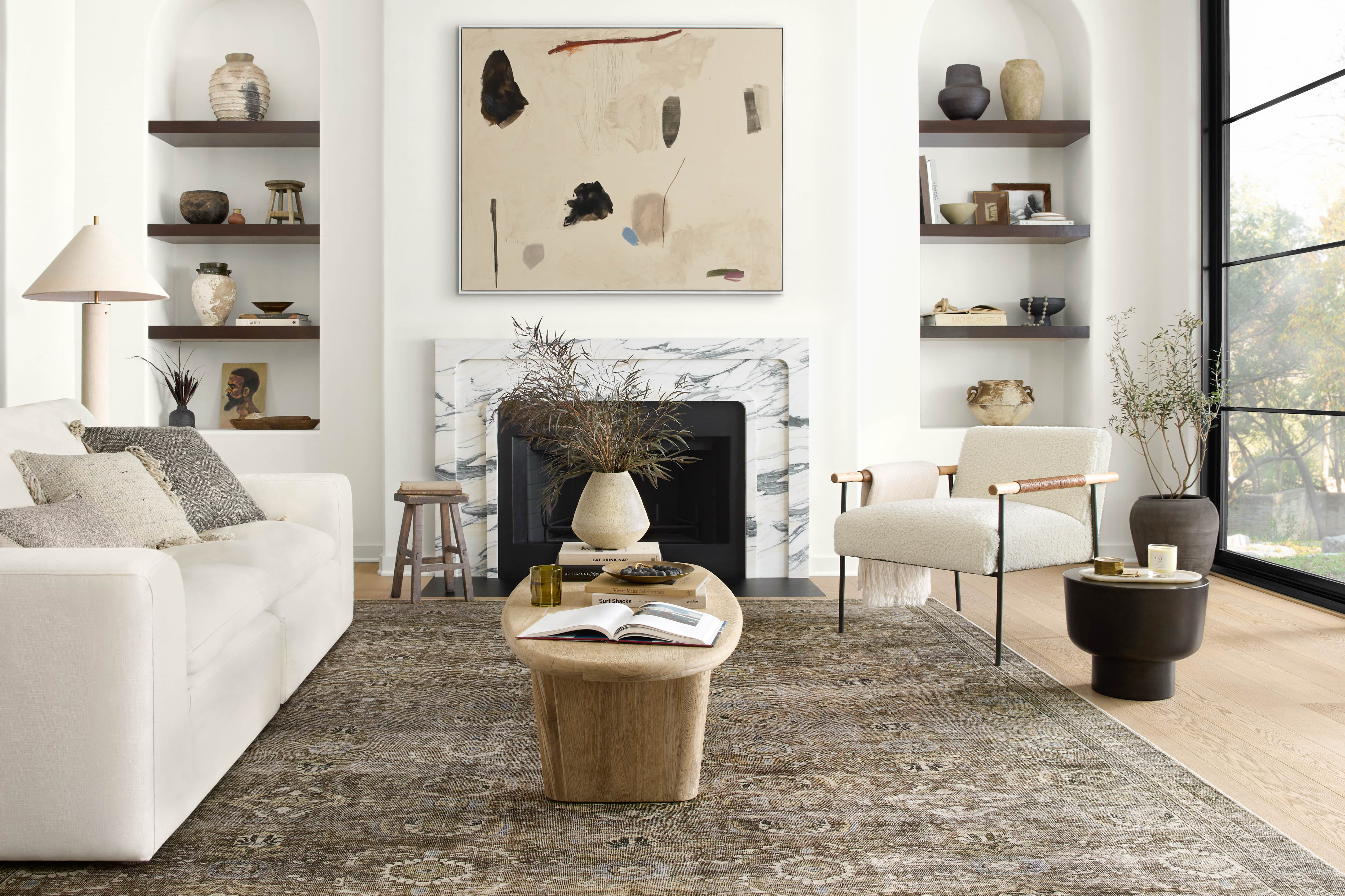 Layla Traditional Power Loomed Area Rug - 100% Polyester with a Timeless and Classically Sophisticated Design