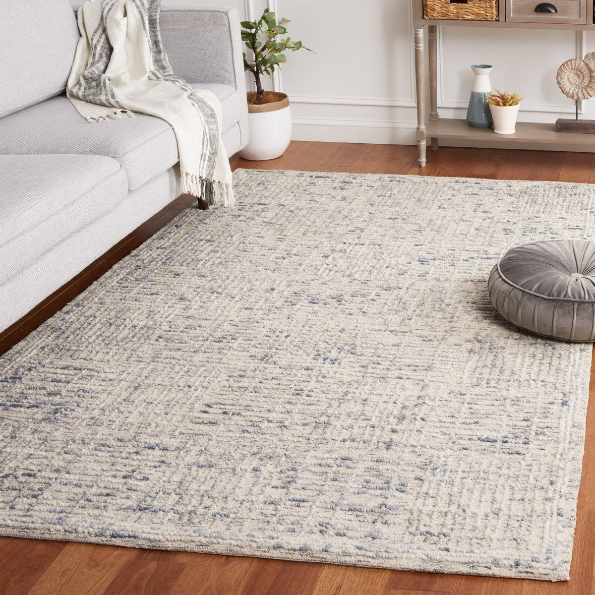 Exquisite Hand-Tufted Contemporary Rug - 80% Wool, Luxury Design from India for Your Home