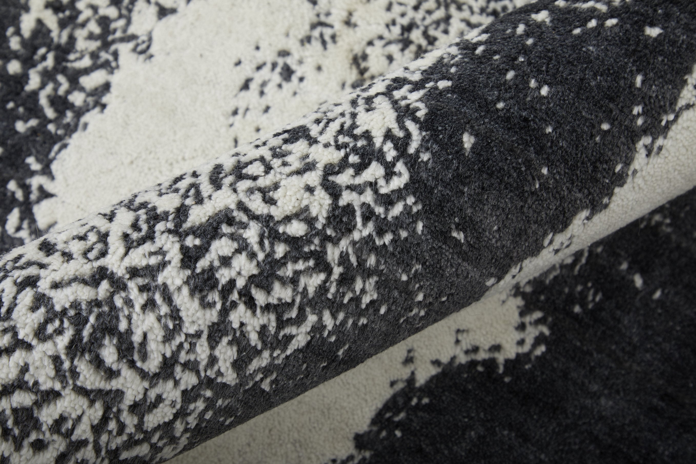 Stylish Hand-Woven Wool & Viscose Abstract Rug with High-Low Pile and Sheen