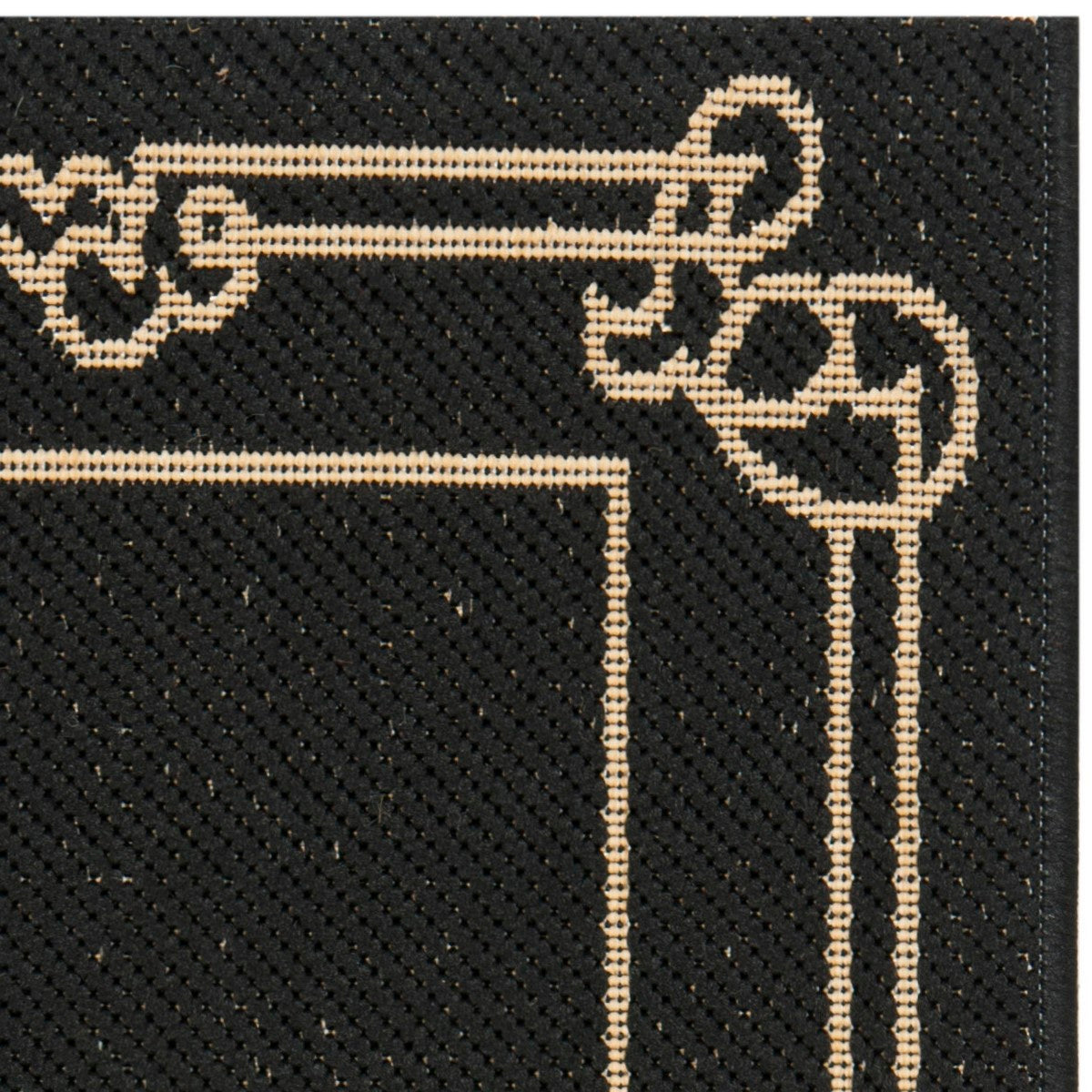 Elegant Indoor/Outdoor Power Loomed Rug with Classic Pattern for Home Décor