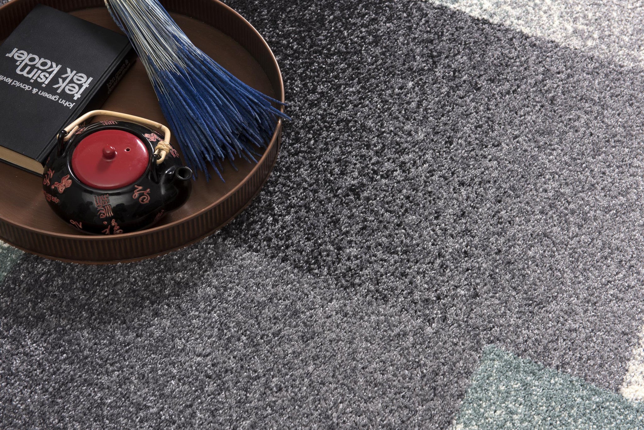 Stylish and Durable Gray Modern Geometric Area Rug for Contemporary Indoor Spaces - Stain-Resistant and Elegant