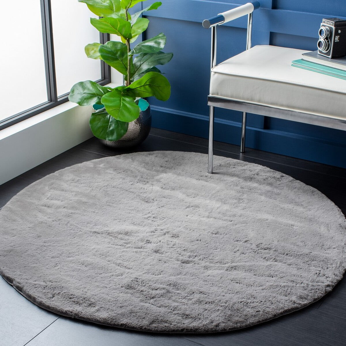 Luxurious Power - Loomed Japanese Acrylic Faux Sheepskin Rug for Elegant Home Comfort