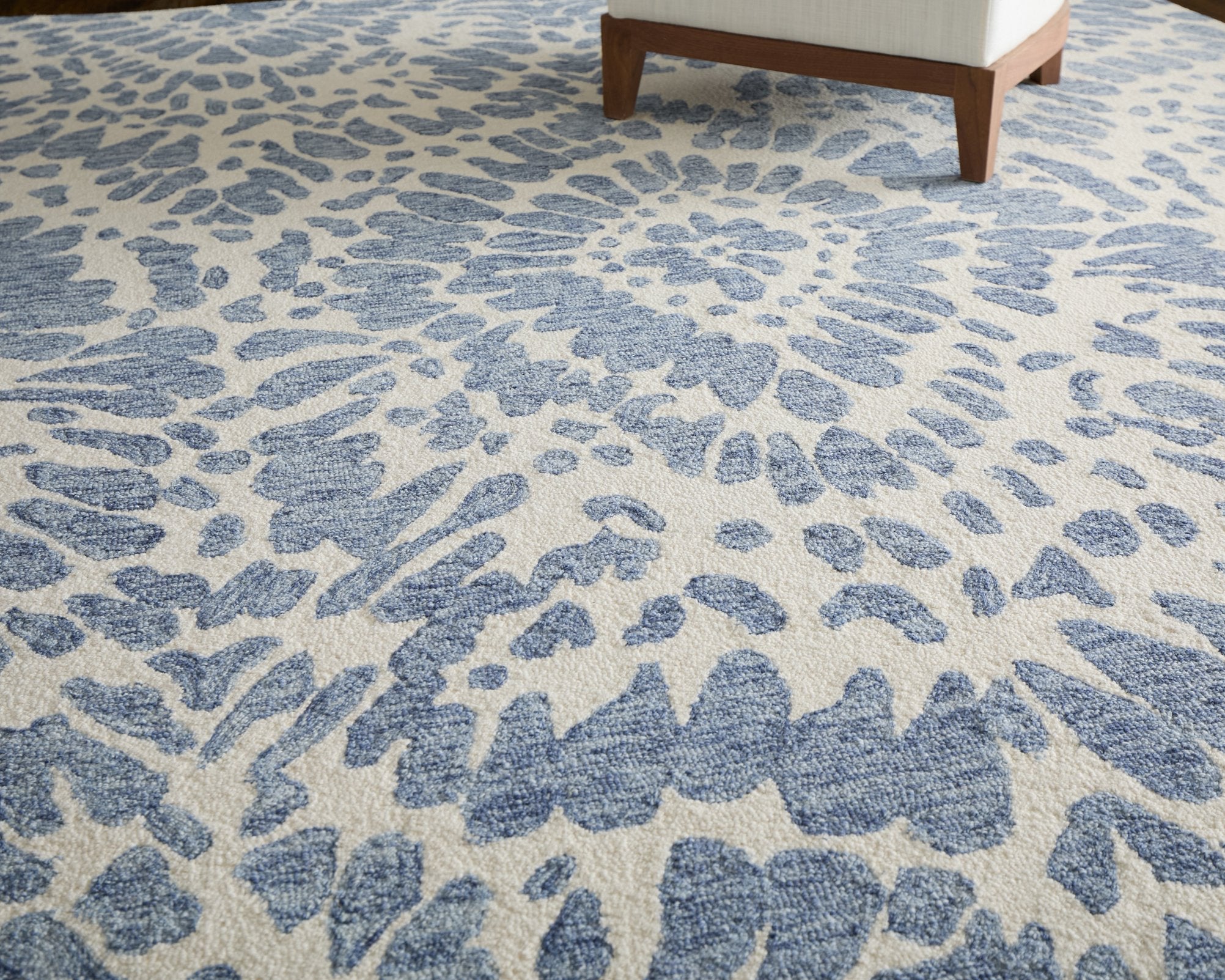 Wallace Hand-Tufted Indian Wool Rug: Durable, Textured for High-Traffic Modern Spaces