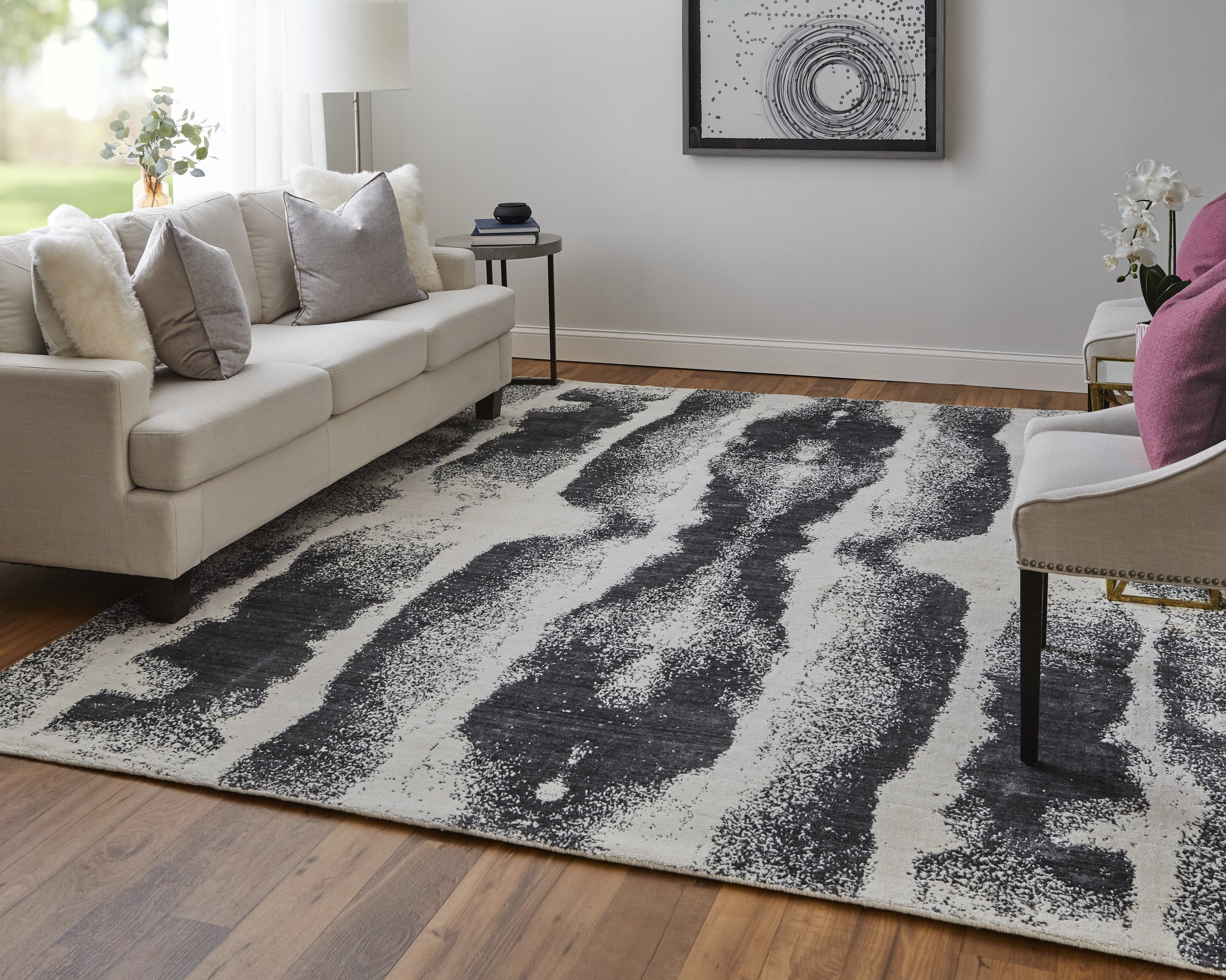 Stylish Hand-Woven Wool & Viscose Abstract Rug with High-Low Pile and Sheen