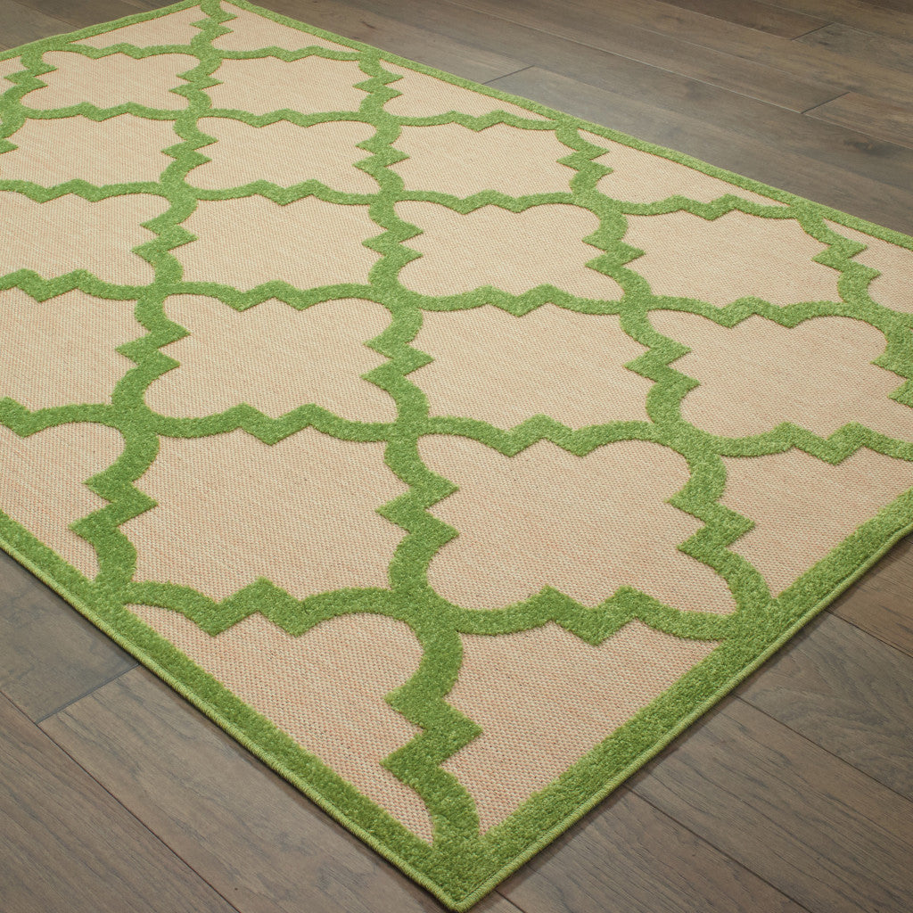 Stylish Stain-Resistant Green Geometric Outdoor and Indoor Area Rug for Decorating Modern Spaces