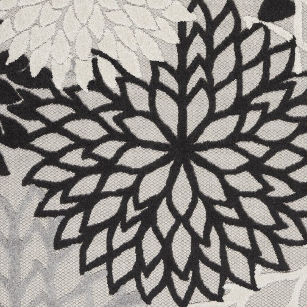 Stunning Indoor-Outdoor Floral Area Rug with Black and White Design for Modern Interiors