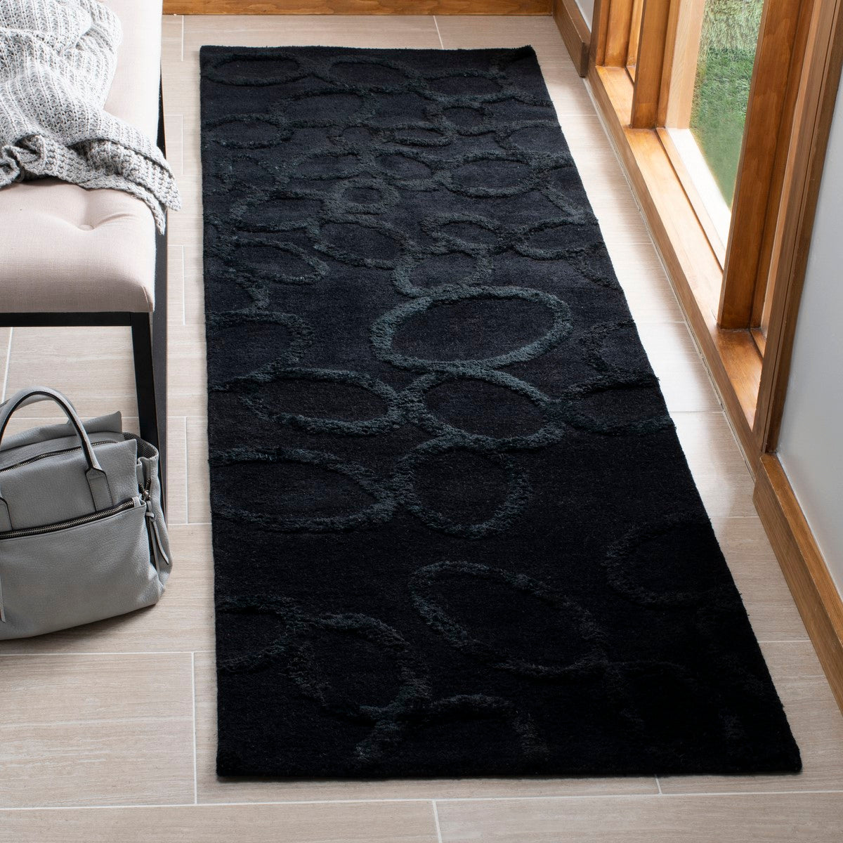 Elegant Soho Hand-Tufted Wool and Viscose Rug for Modern & Classic Homes