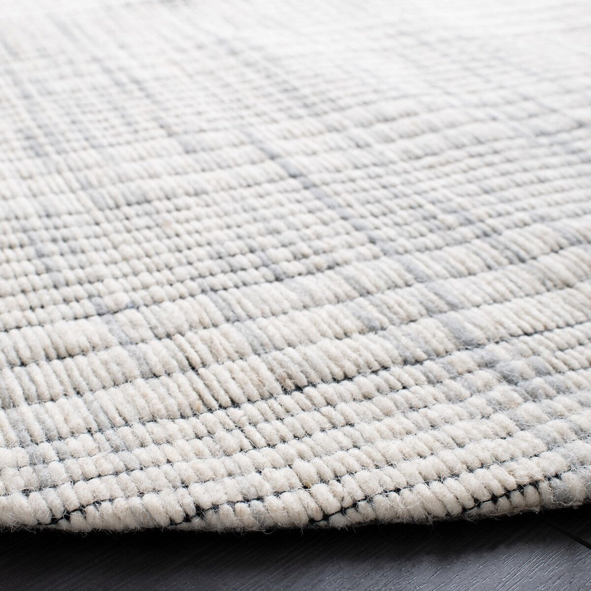 Luxurious and Durable 100% Wool Hand-Woven Pile Rug for Elegant Marbella Homes