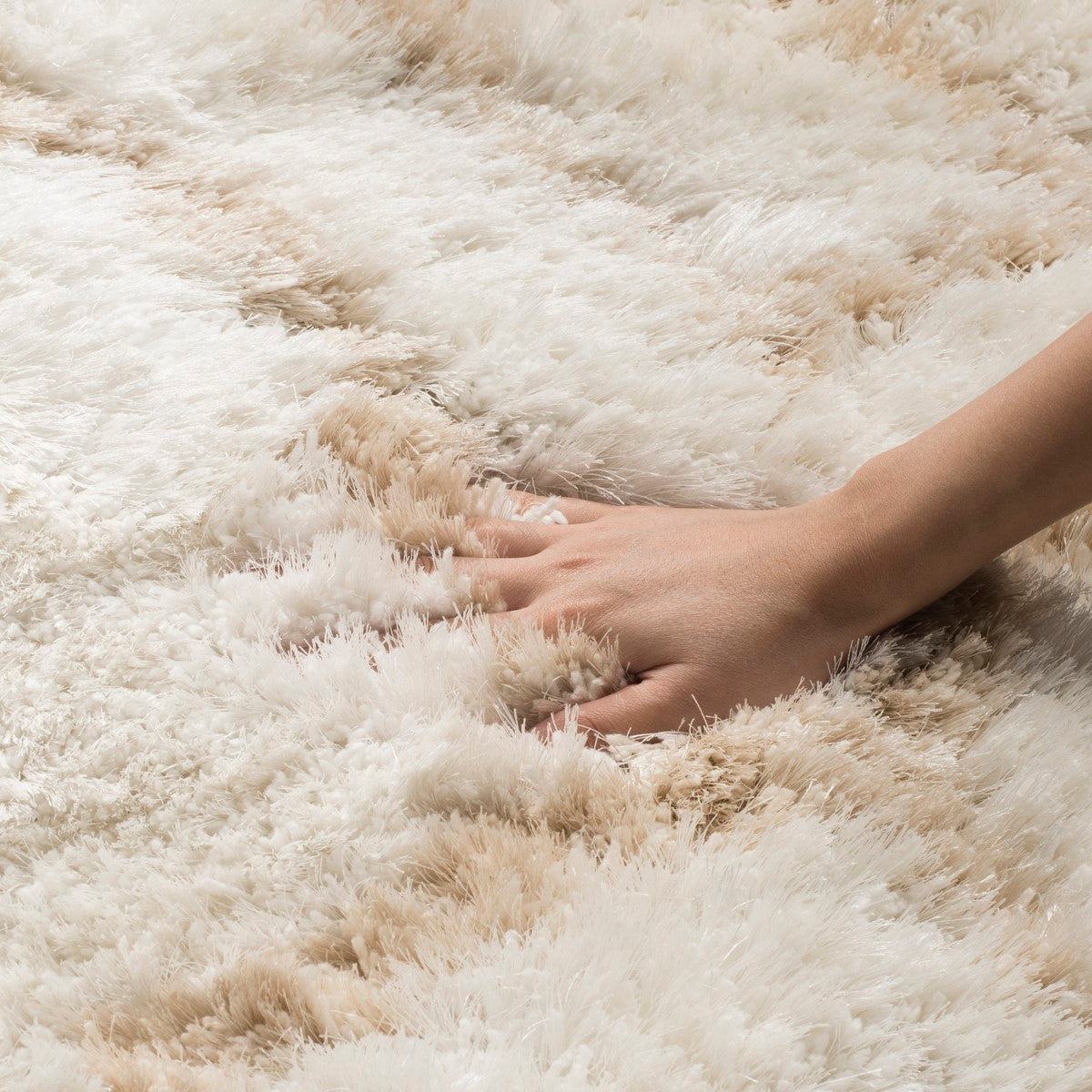 Luxurious Hand-Tufted Polyester Rug from Toronto with 1.25-Inch Pile for Comfort