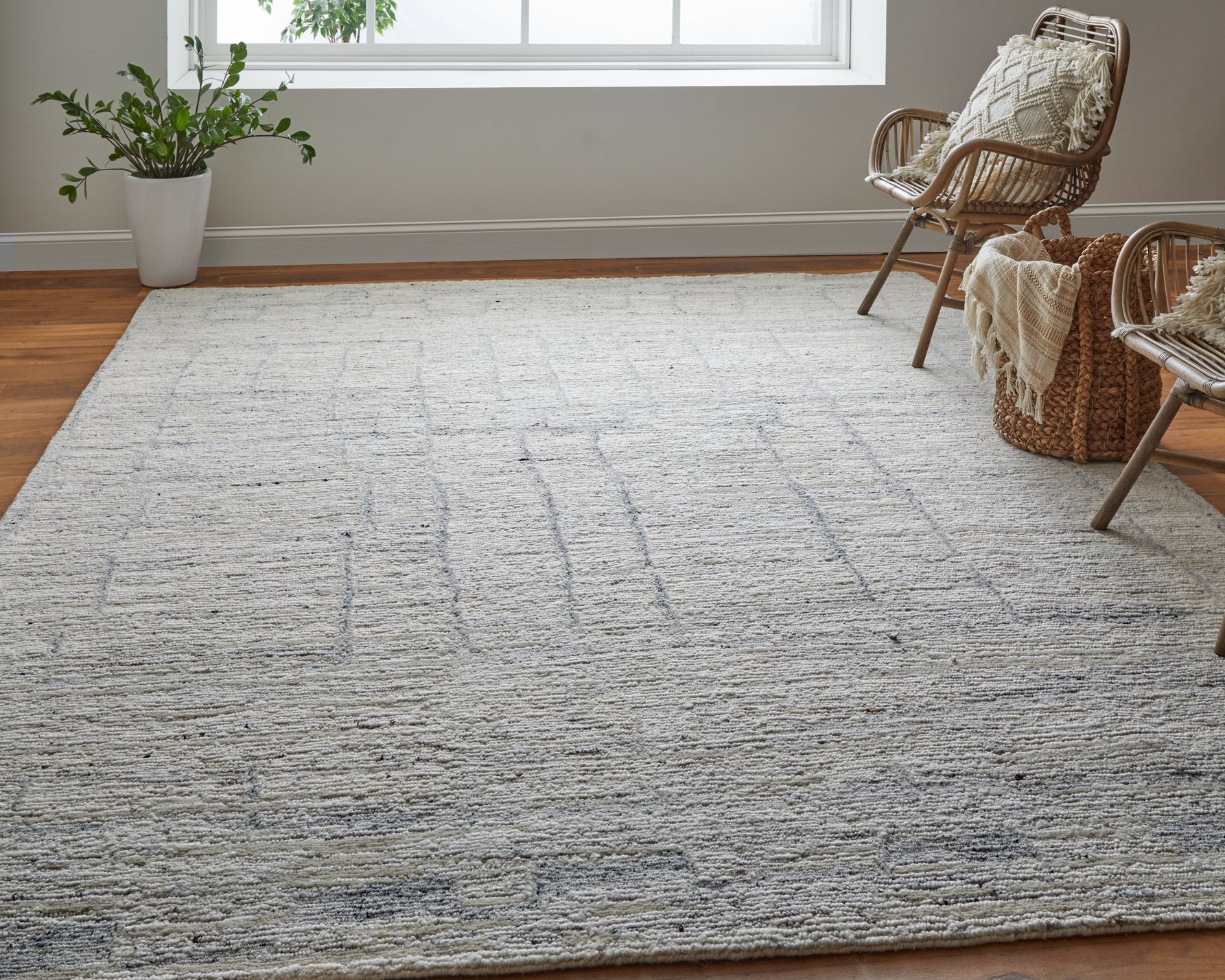 Exquisite Hand-Woven Wool and Viscose Area Rug with Elegant Geometric Patterns for Contemporary and Scandinavian Decor Spaces