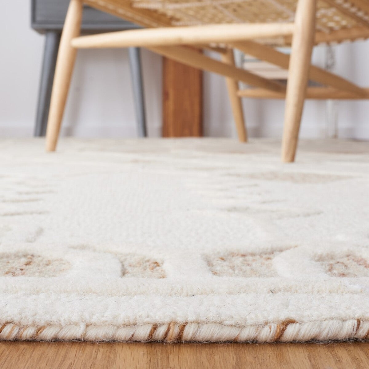 Exquisite Artistry Hand - Crafted Bohemian Area Rug for Home Decor, Made of 85% Wool and 15% Cotton for a Luxurious Feel