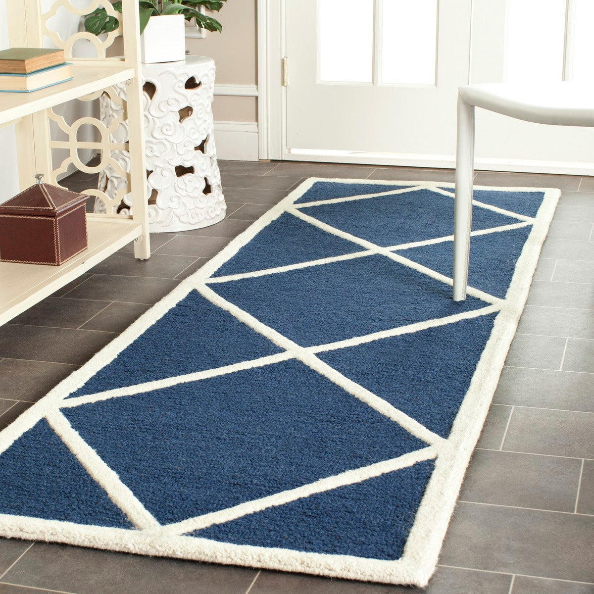 Safavieh Cambridge Hand - Tufted 100% Wool Rug: Timeless Elegance & Plush Comfort for Your Home