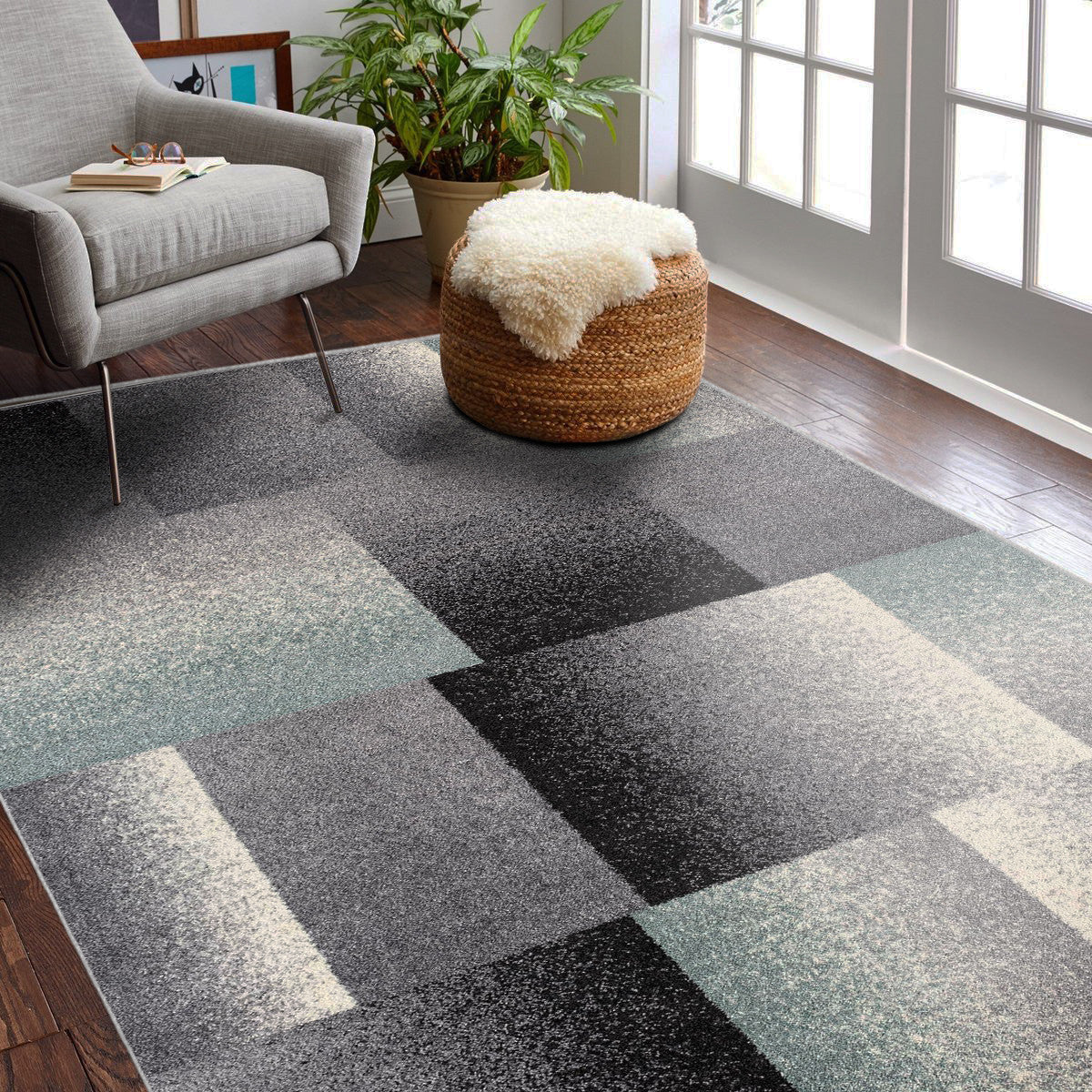 Stylish and Durable Gray Modern Geometric Area Rug for Contemporary Indoor Spaces - Stain-Resistant and Elegant