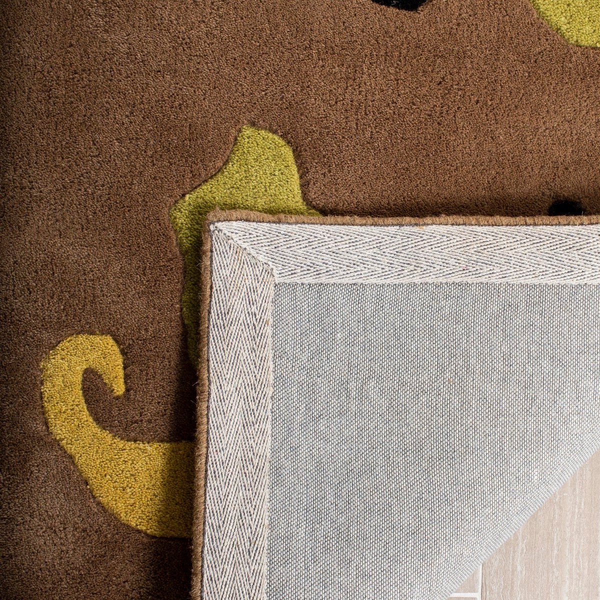 Stylish Hand-Tufted Wool & Viscose Rug with Elegant Transitional Design for Modern and Traditional Spaces