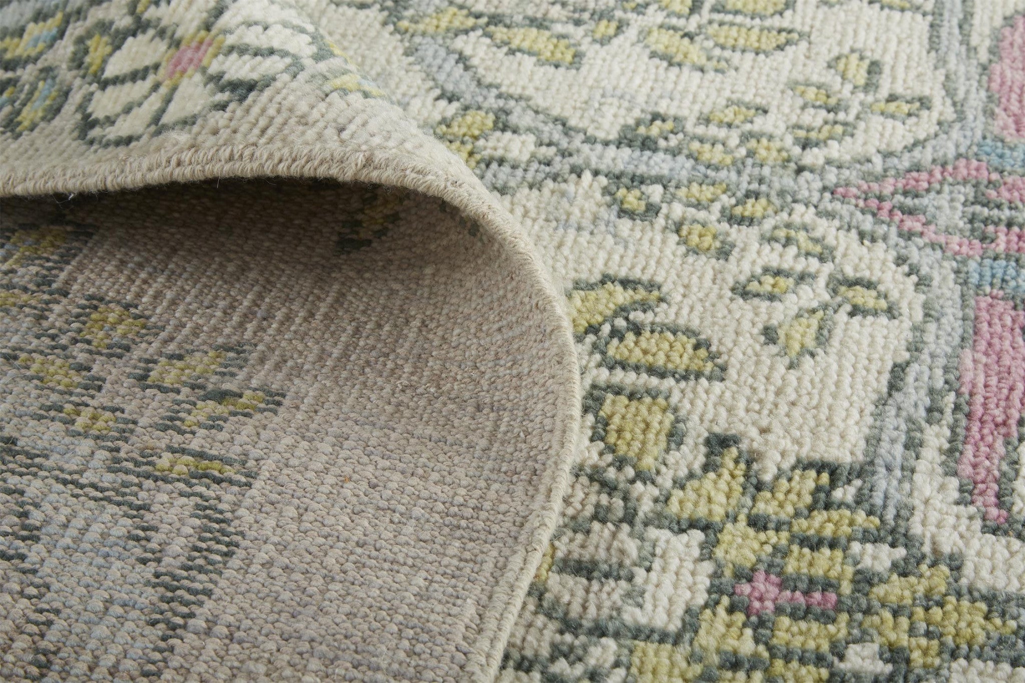 Stylish Hand-Knotted Wool Floral Area Rug with Stain-Resistant Feature, Ideal for Family Living Spaces