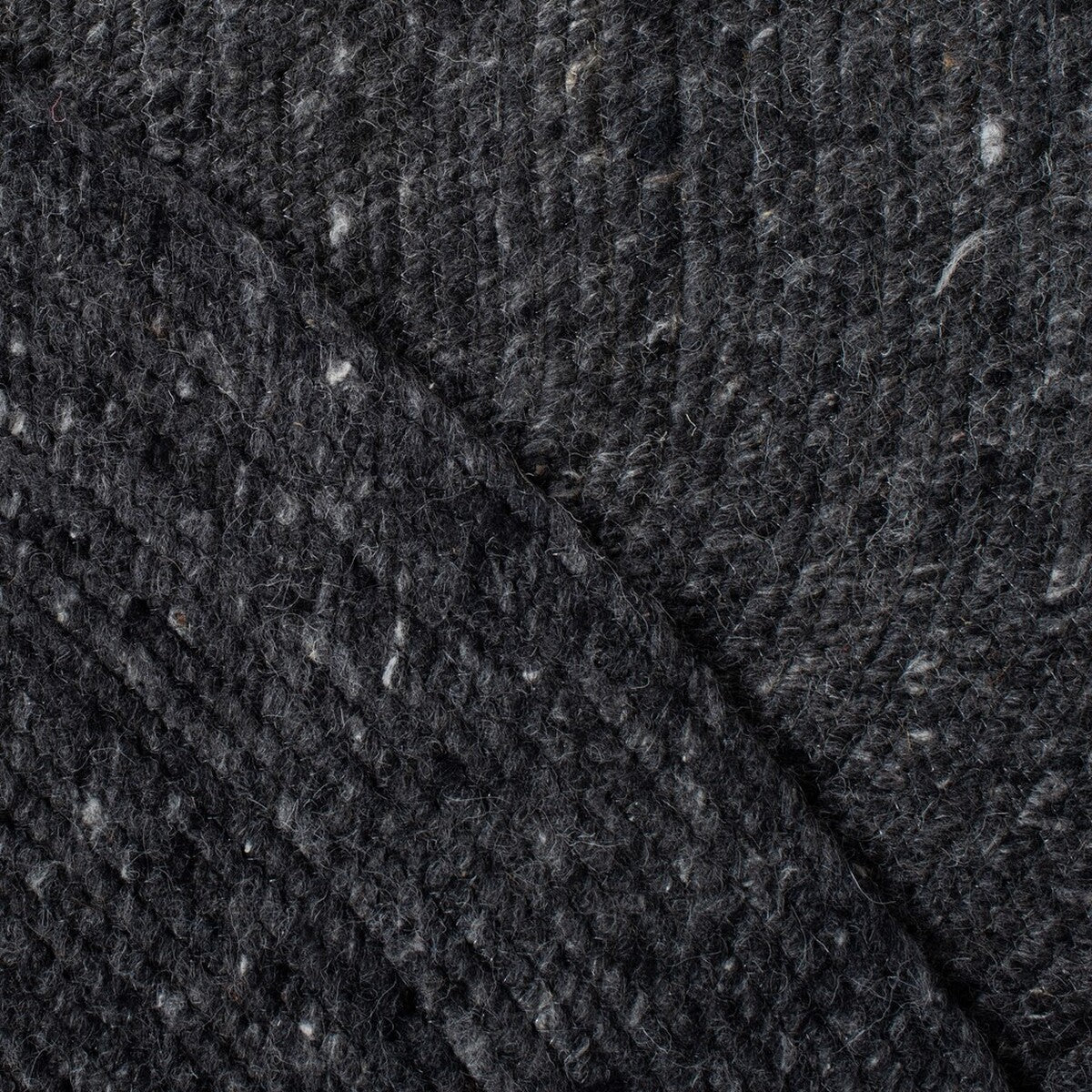 Stylish and Durable Hand - Braided Contemporary Rug: 60% Wool, 40% Cotton
