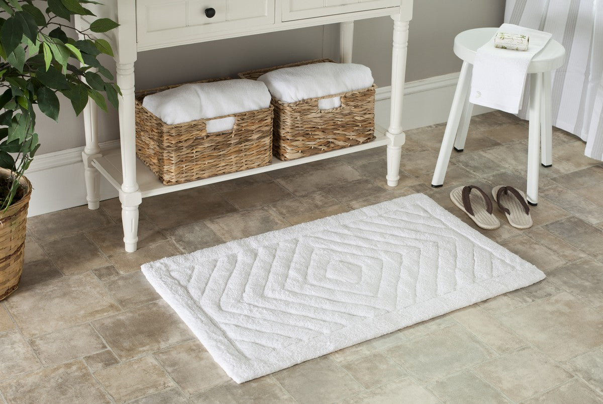 Indo - sourced Luxury Plush Cotton Bathroom Bath Rug: Ideal for Enhancing Your Bathroom Decor with Softness and Comfort