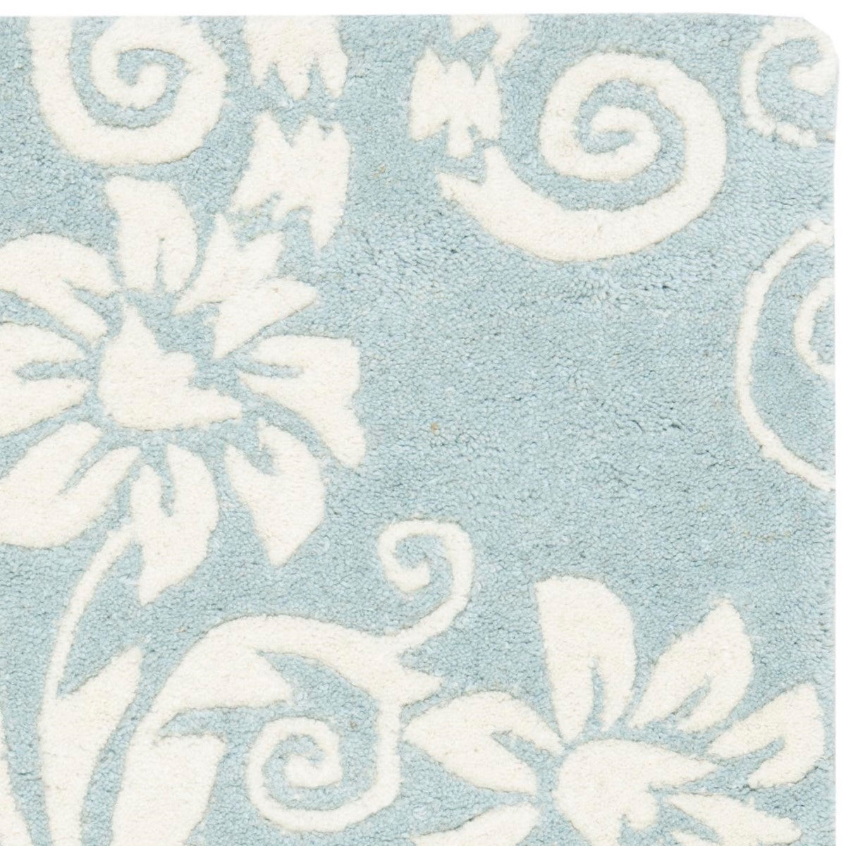 Exquisite Soho Hand-Tufted Area Rug with a Timeless Transitional Design, Ideal for Elegant Homes, Crafted from a Soft Blend of Wool and Viscose