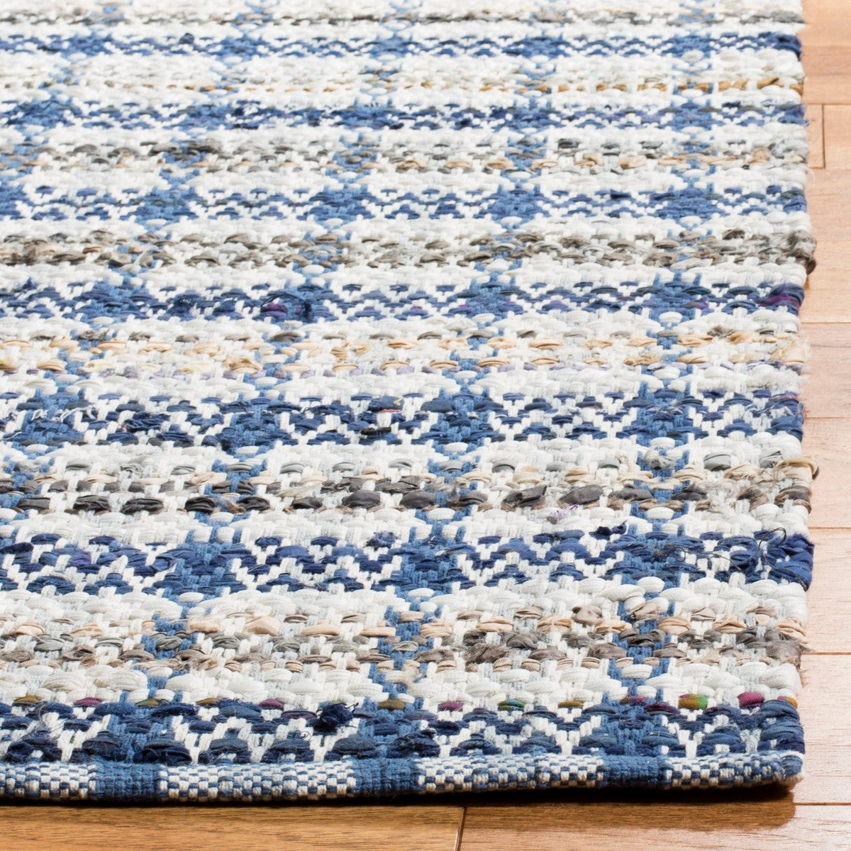 Montauk Handmade Woven Cotton Rug with Stylish Ikat Design Ideal for Coastal to Contemporary Style Homes