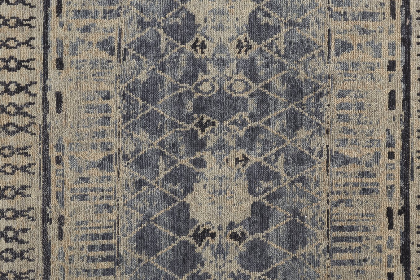Luxurious Hand-Knotted Wool Area Rug - Low Pile, Stain & Fade Resistant for High-Traffic Spaces