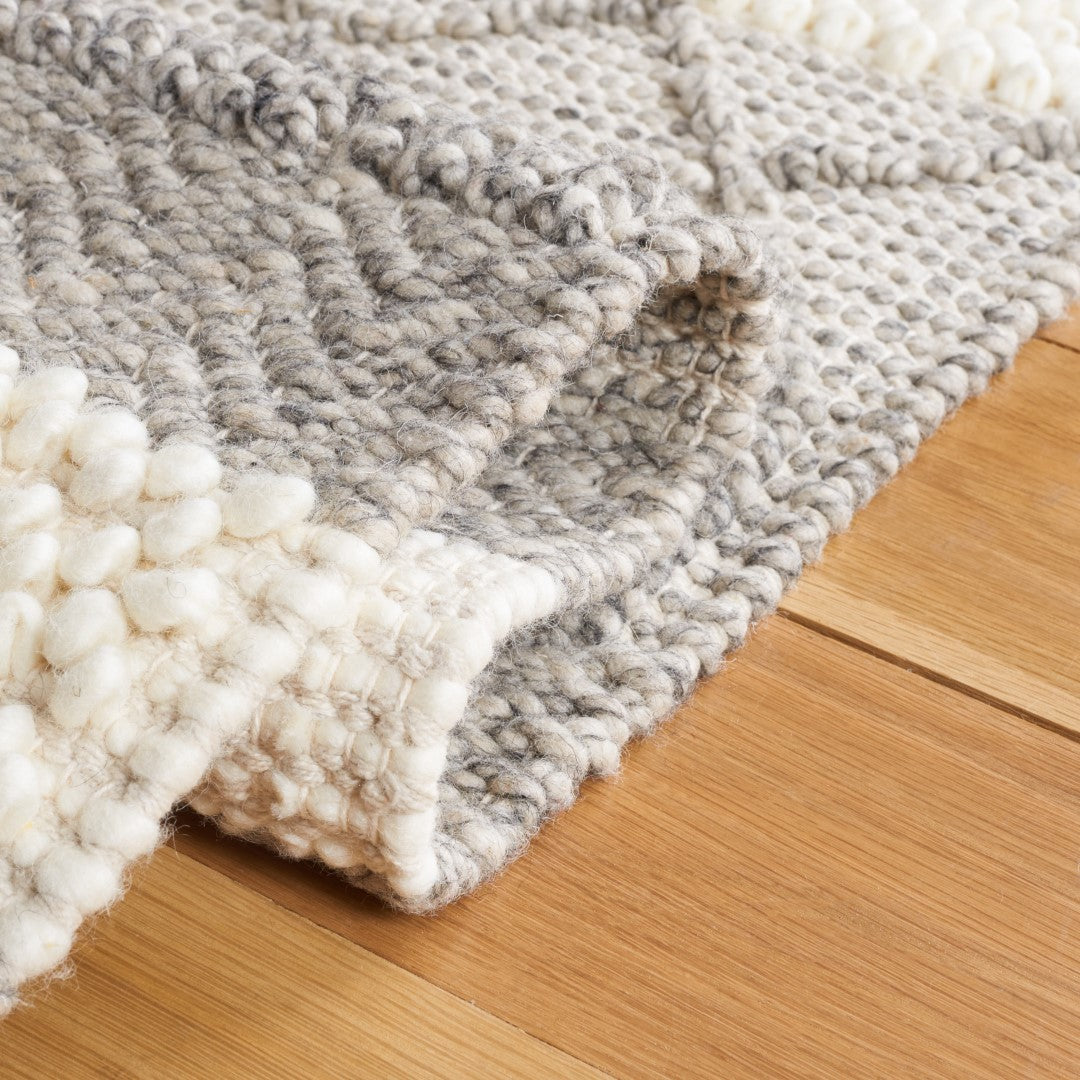 Exquisite Hand - Woven Indian Cotton and Wool Rug for Cozy Home Decor