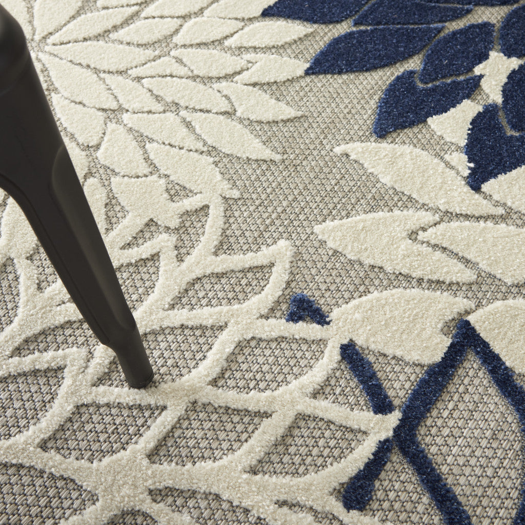 Stunning Indoor-Outdoor Floral Area Rug with Black and White Design for Modern Interiors