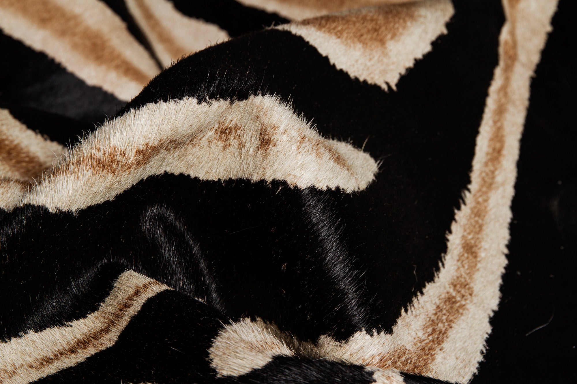 Exquisite Hand-Knotted Cowhide Area Rug - A Distinctive Artisan-Crafted Piece for Adding Warmth and Style to Any Room