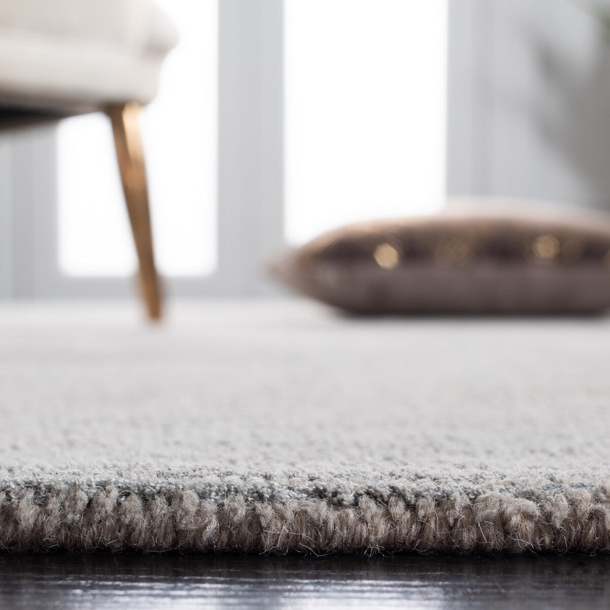 Himalaya Hand-Tufted Contemporary Luxury Floor Rug Made of Premium Viscose and Wool Pile for Sophisticated Home Decor