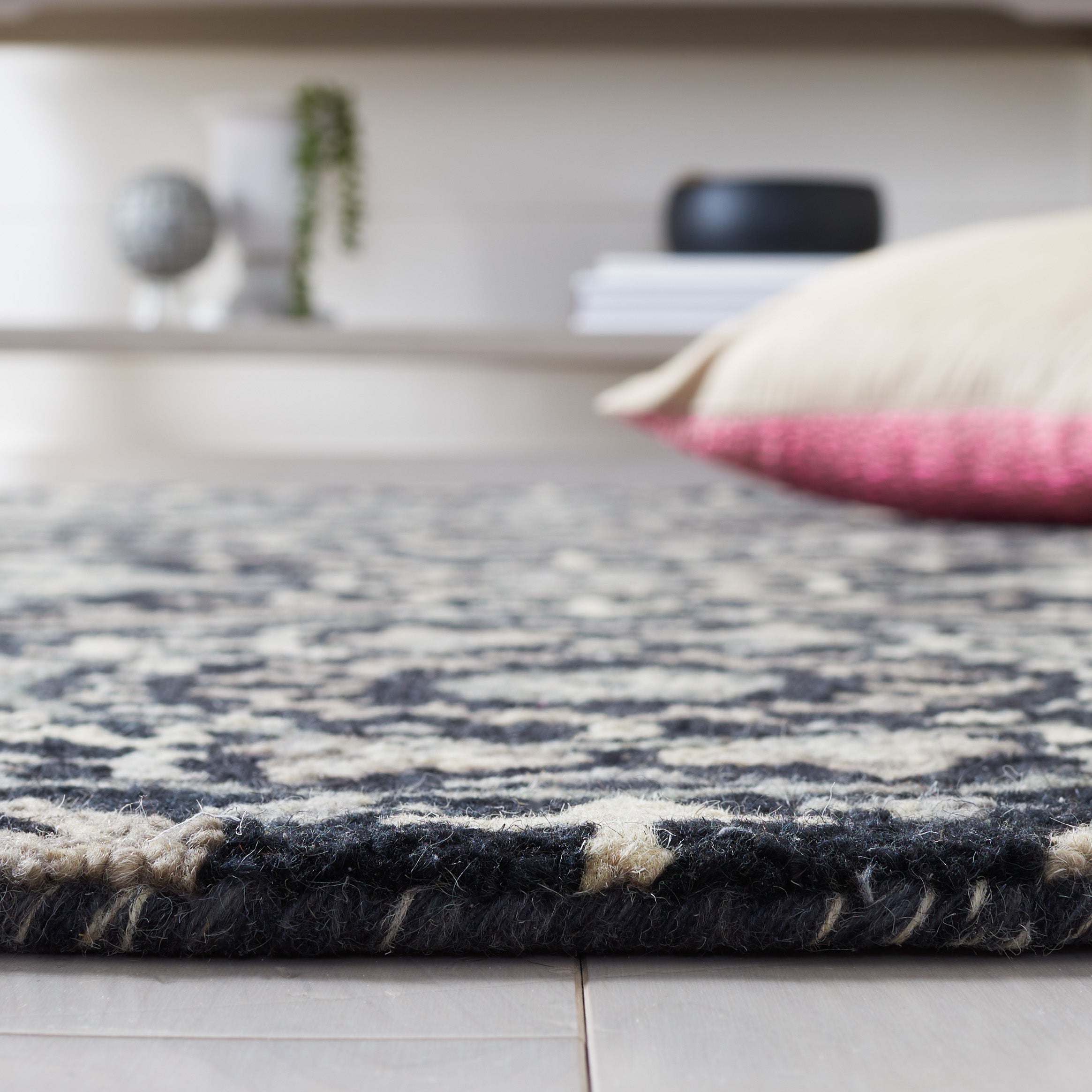 Luxurious Hand-Tufted Aspen Bohemian Wool-Cotton Blend Rug with Elegant Design Ideal for Any Space