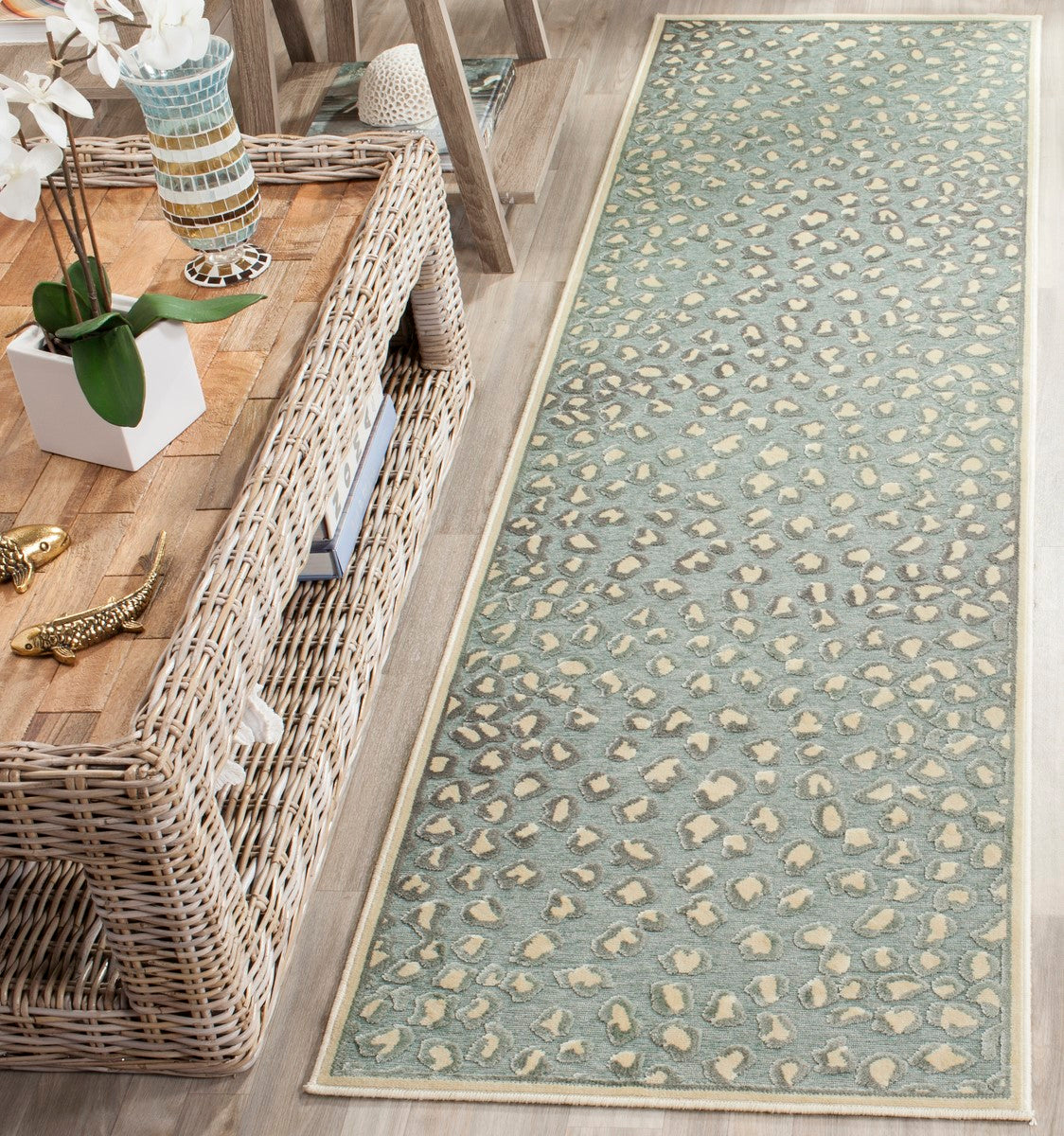 Luxurious Paradise Viscose Pile Rug: Enhance Your Space with Style and Comfort