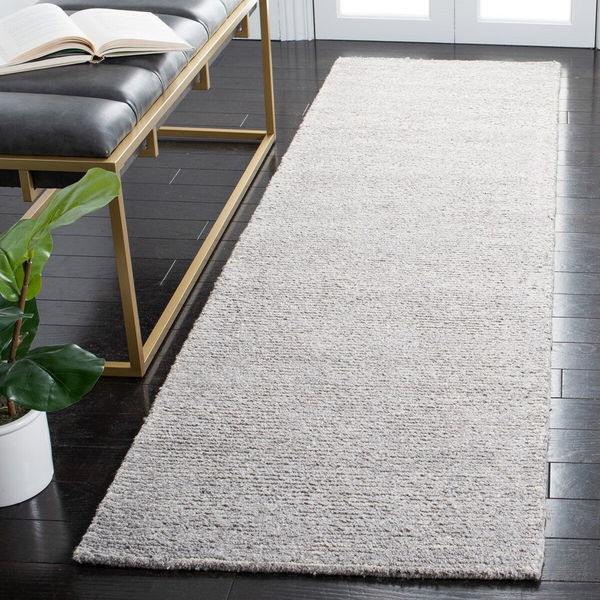 Himalaya Luxury Hand-Tufted Contemporary Floor Rug Made from a Blend of Viscose and Wool, Skillfully Crafted in India